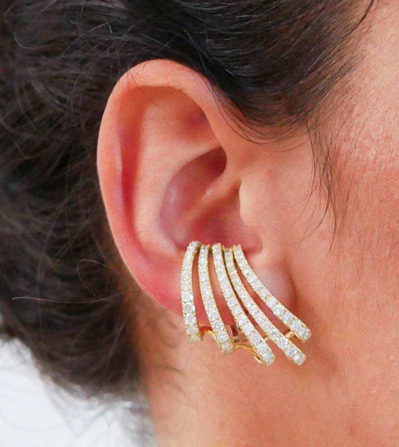 Women's Diamonds, 18 Karat Yellow Gold Modern Earrings.