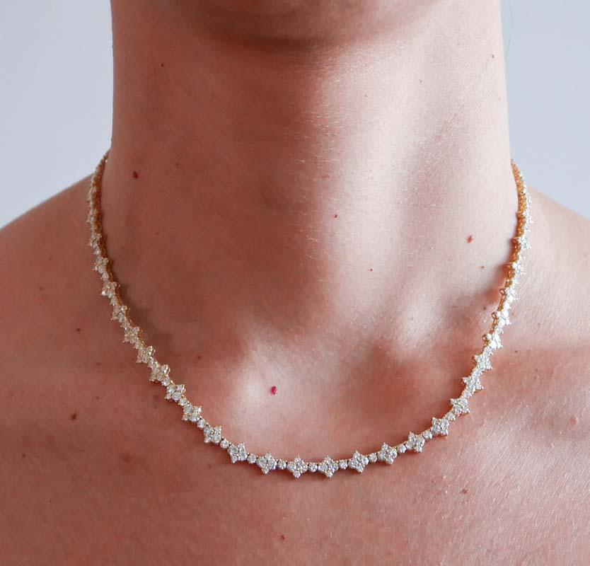 Collier moderne en or jaune 18 carats et diamants Pour femmes en vente