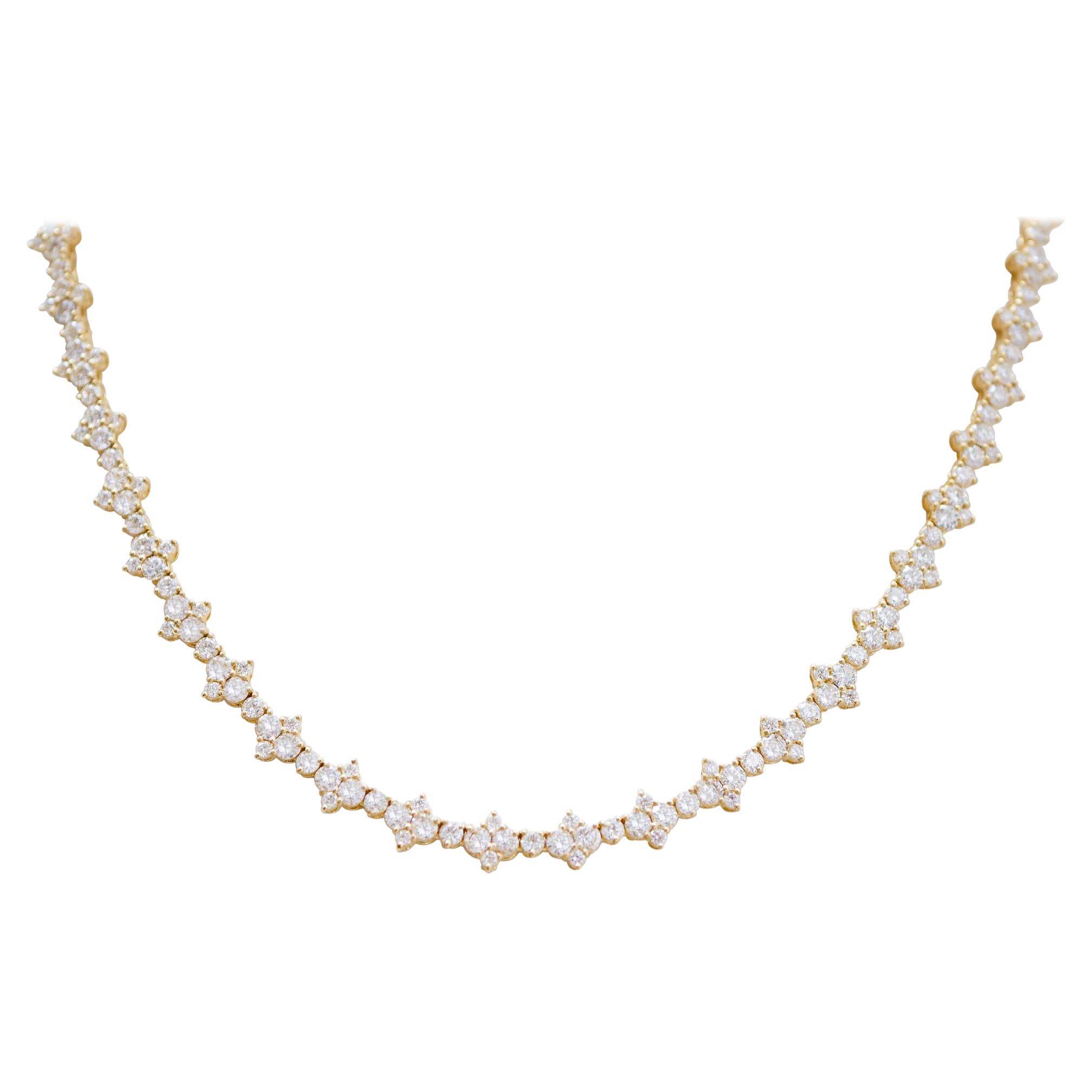 Collier moderne en or jaune 18 carats et diamants en vente