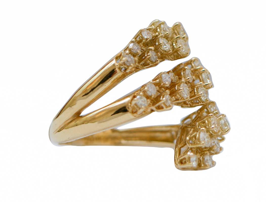 Elegante anello con struttura in oro giallo 18 kt tempestato di diamanti.
Diamanti 2.35 ct
Peso totale 9.00 gr
RF      G     OCGR
Italiano Taglia 14.5
Usa Taglia 7
Francese Taglia 54,5

Per qualsiasi informazione, sentiti libero di contattare il