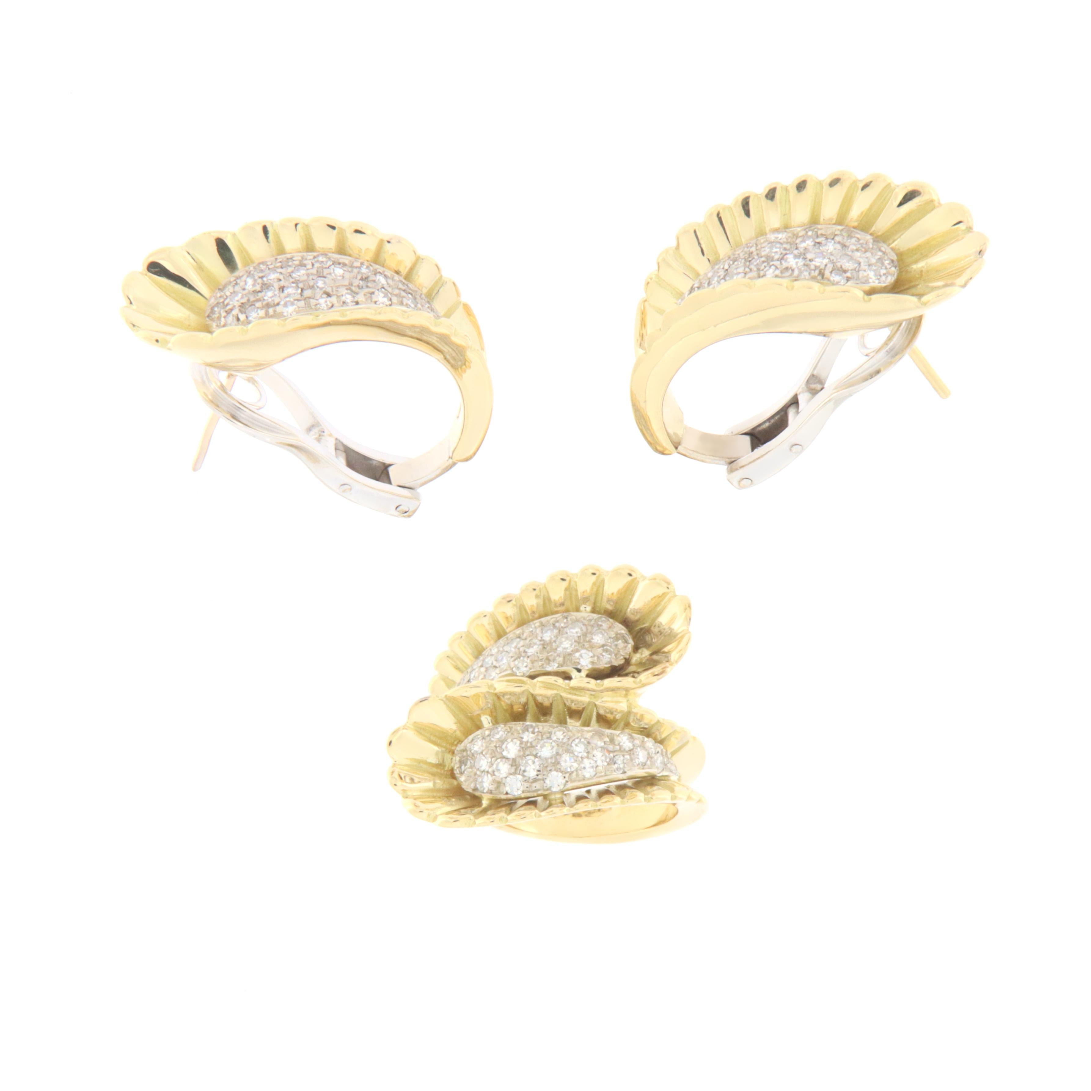 Diamonds 18 Karat Yellow Gold Stud Earrings For Sale 4