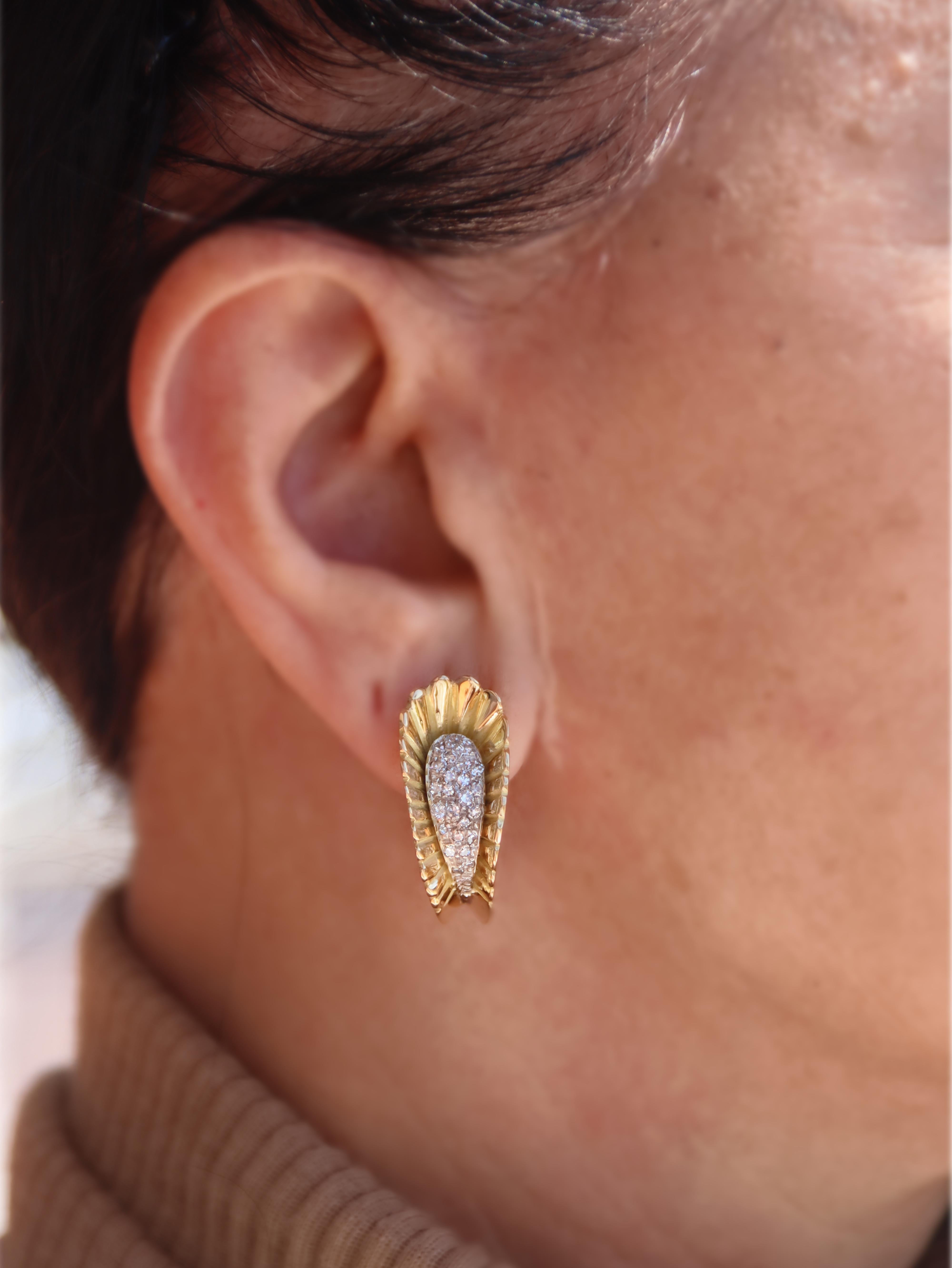 Diamonds 18 Karat Yellow Gold Stud Earrings For Sale 1