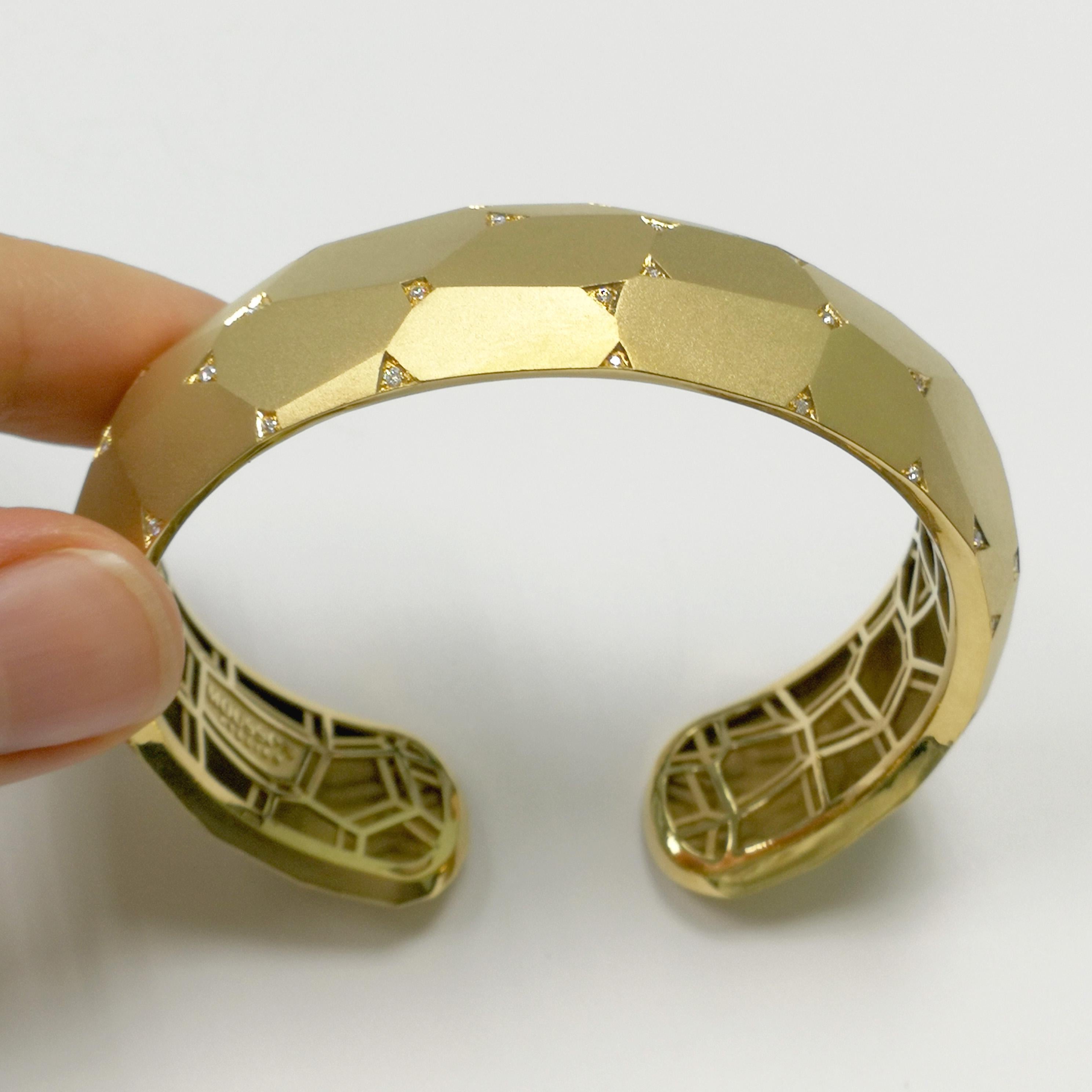 Contemporary Diamonds 18 Karat Yellow Matte Gold Geometry Small Bracelet For Sale