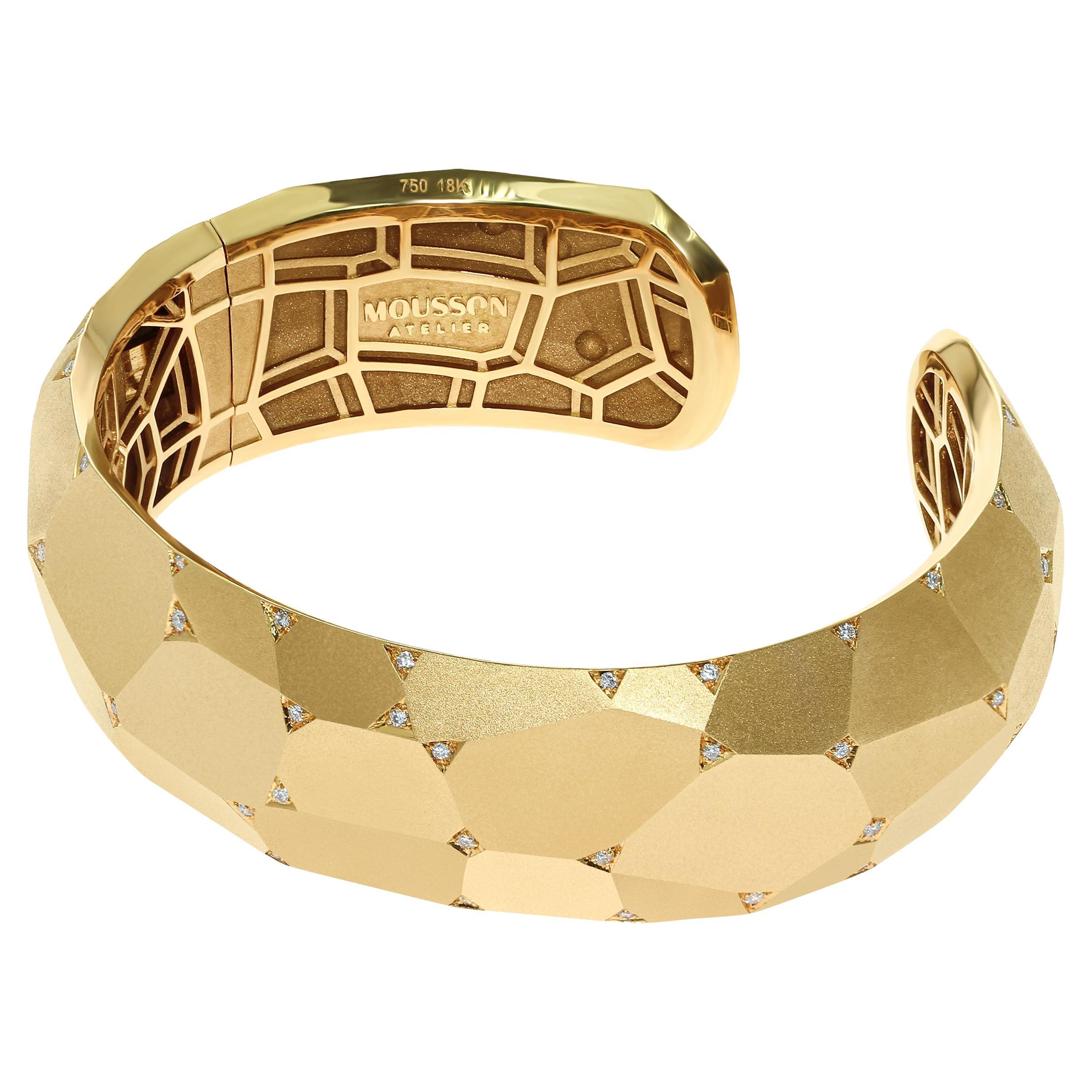 Petit bracelet géométrie en or jaune mat 18 carats avec diamants