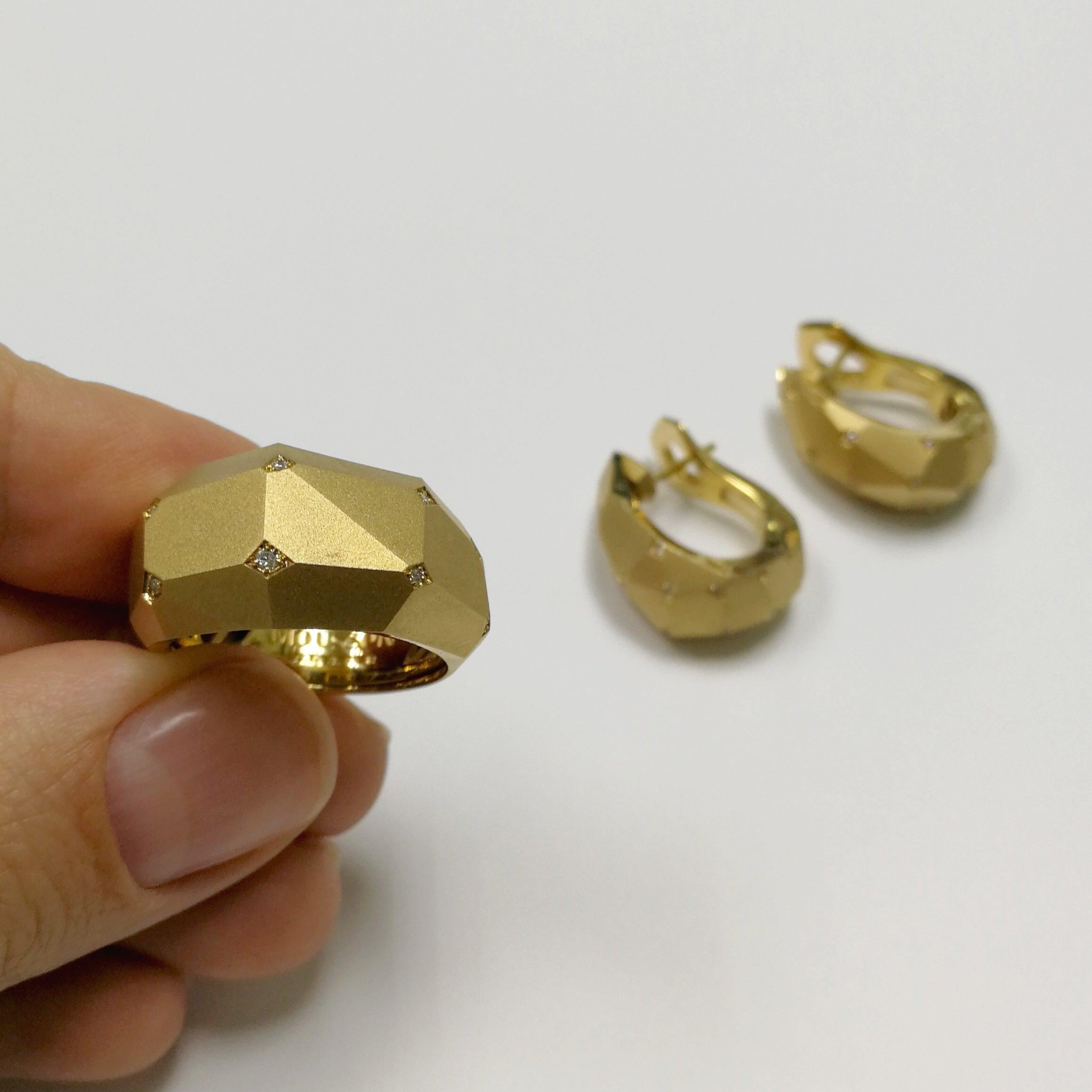 For Sale:  Diamonds 18 Karat Yellow Matte Gold Geometry Small Ring 10