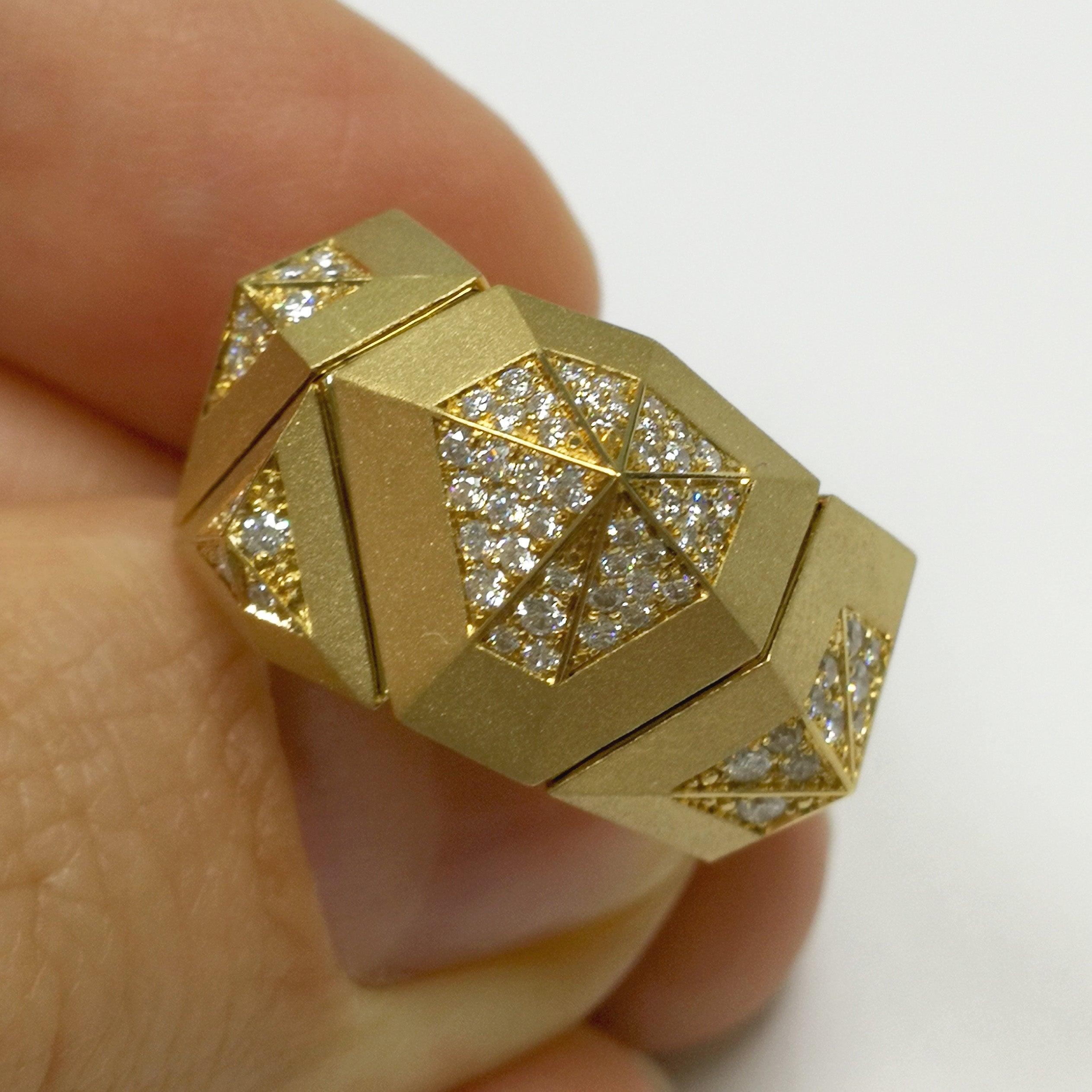 For Sale:  Diamonds 18 Karat Yellow Matte Gold Geometry Small Ring 3