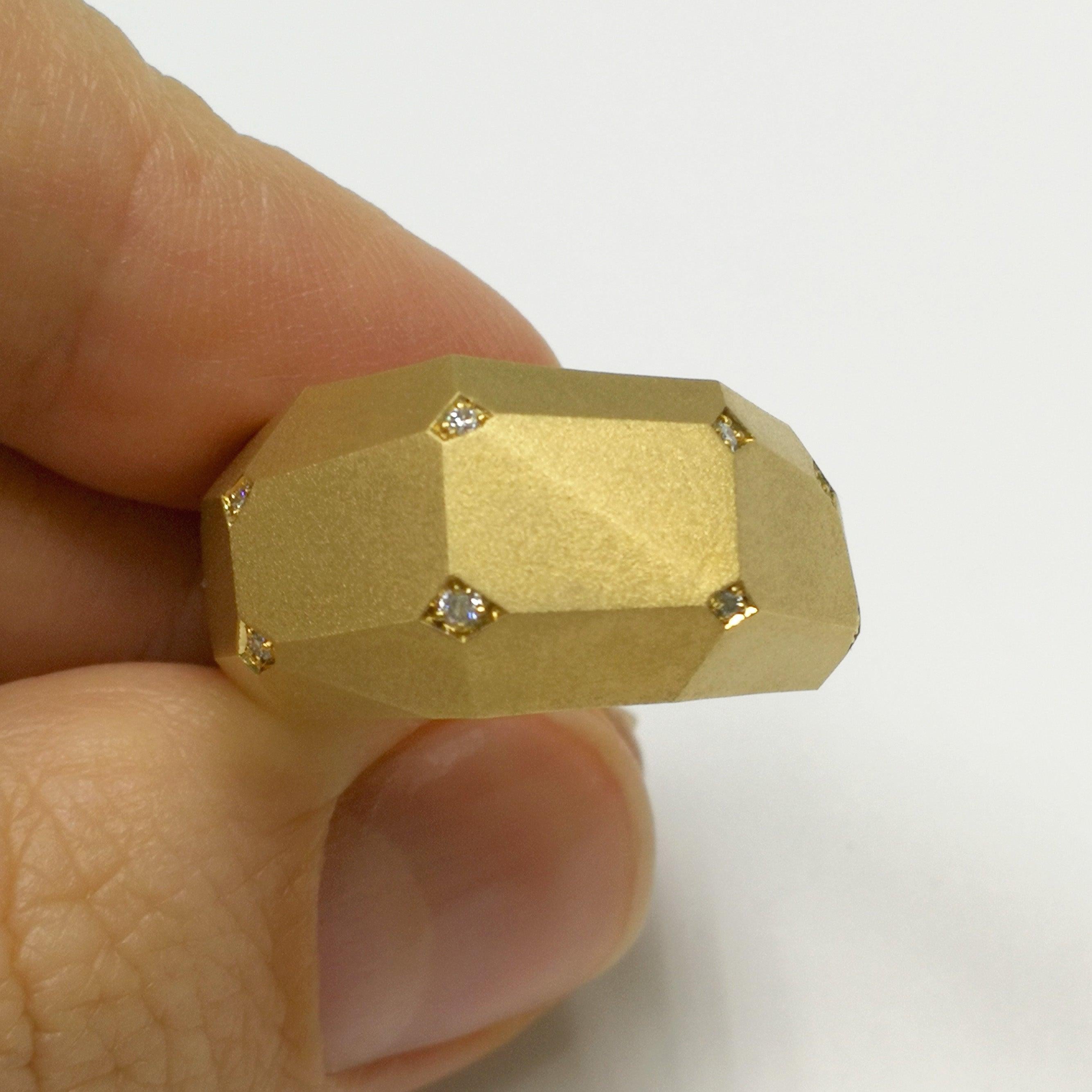 Im Angebot: Diamanten 18 Karat Gelbgold mattiert Geometrie kleiner Ring () 3
