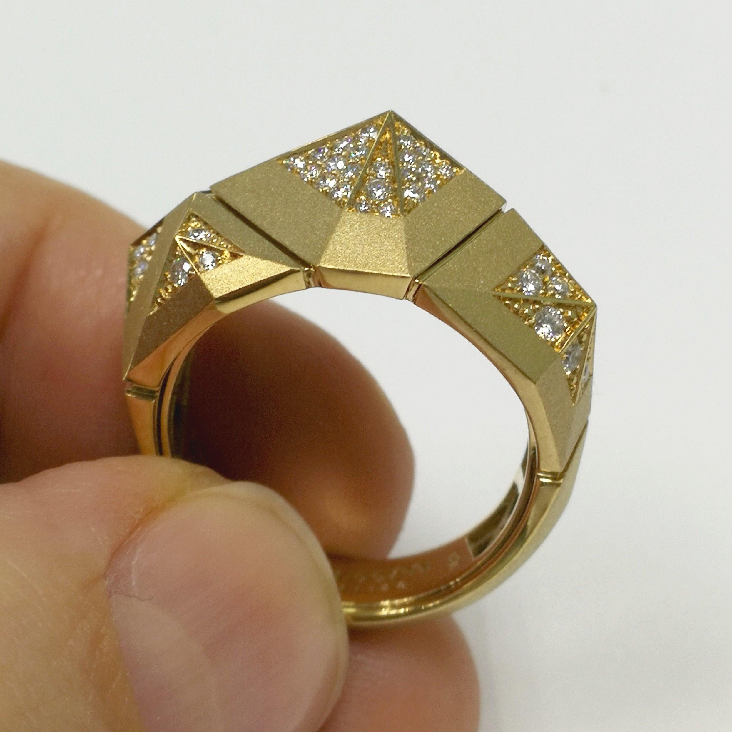 For Sale:  Diamonds 18 Karat Yellow Matte Gold Geometry Small Ring 4