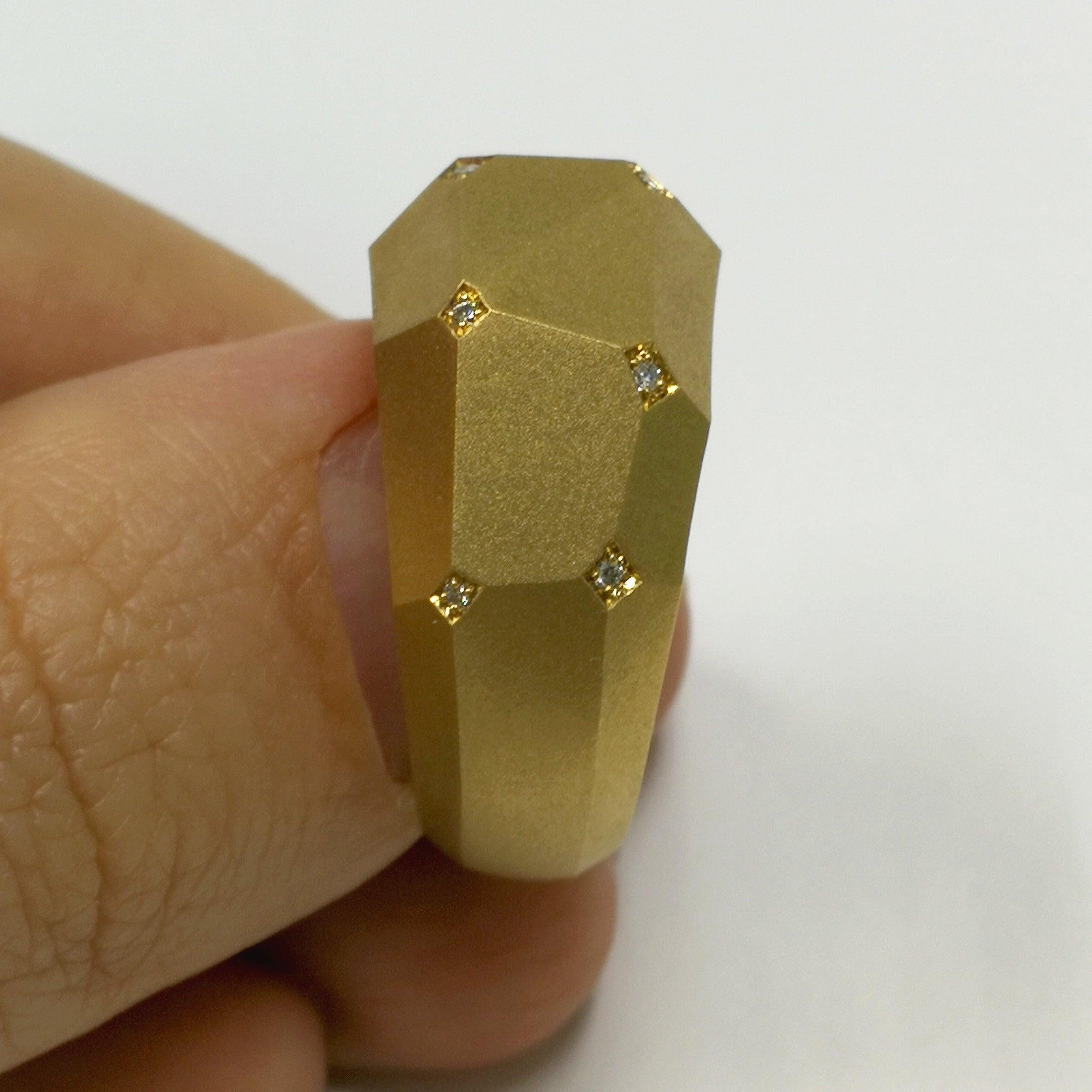 Im Angebot: Diamanten 18 Karat Gelbgold mattiert Geometrie kleiner Ring () 4
