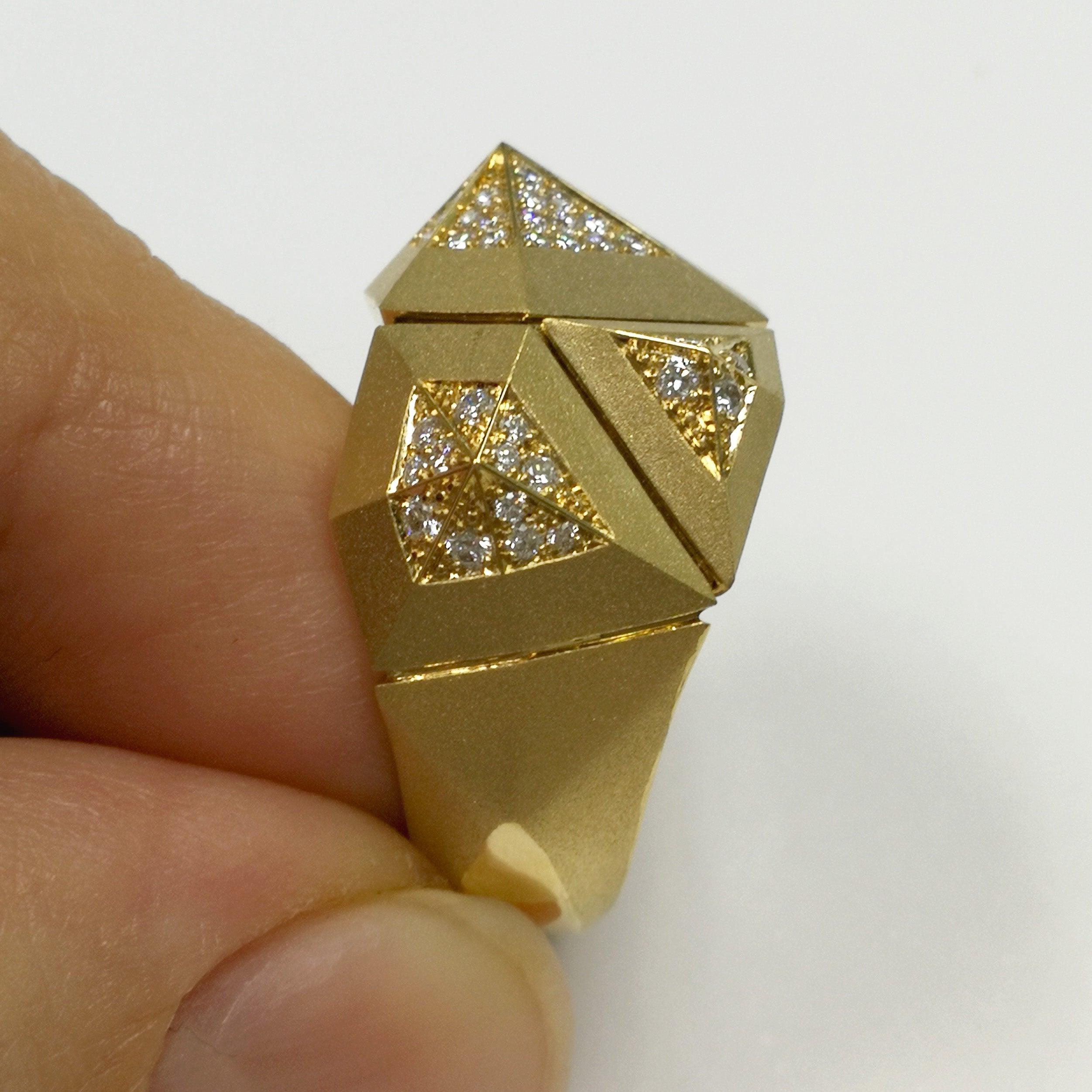 Im Angebot: Diamanten 18 Karat Gelbgold Matte Gold Geometrie Ring () 5