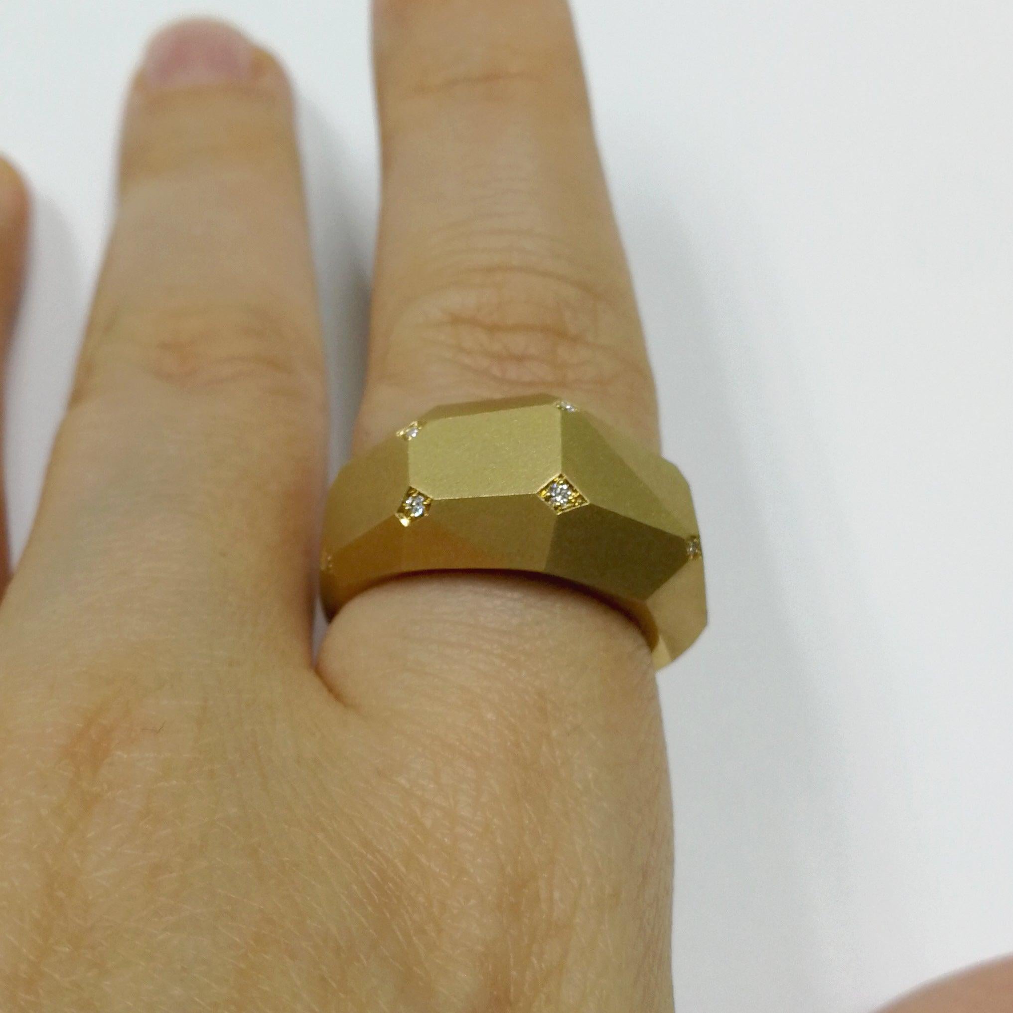 For Sale:  Diamonds 18 Karat Yellow Matte Gold Geometry Small Ring 7