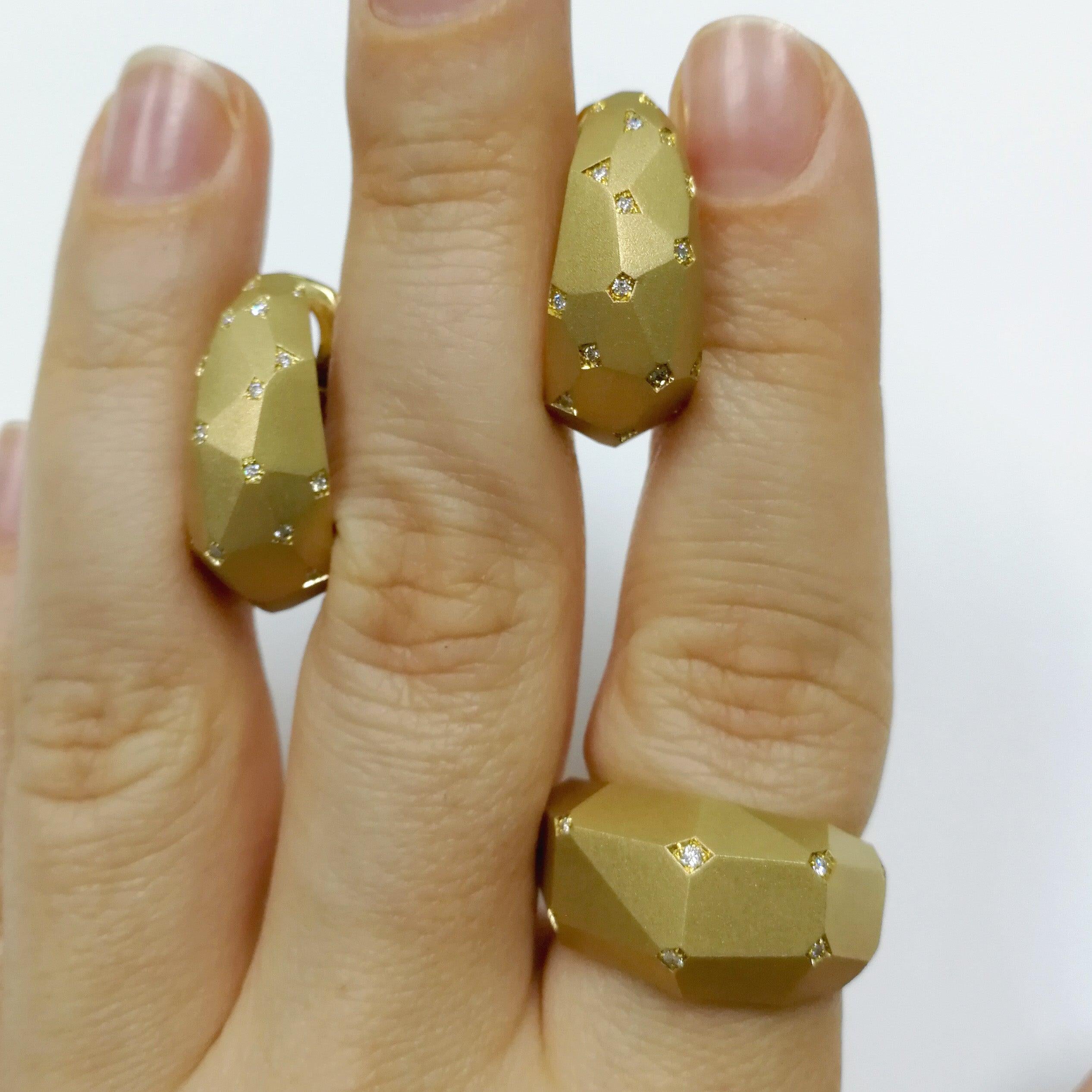 For Sale:  Diamonds 18 Karat Yellow Matte Gold Geometry Small Suite 2