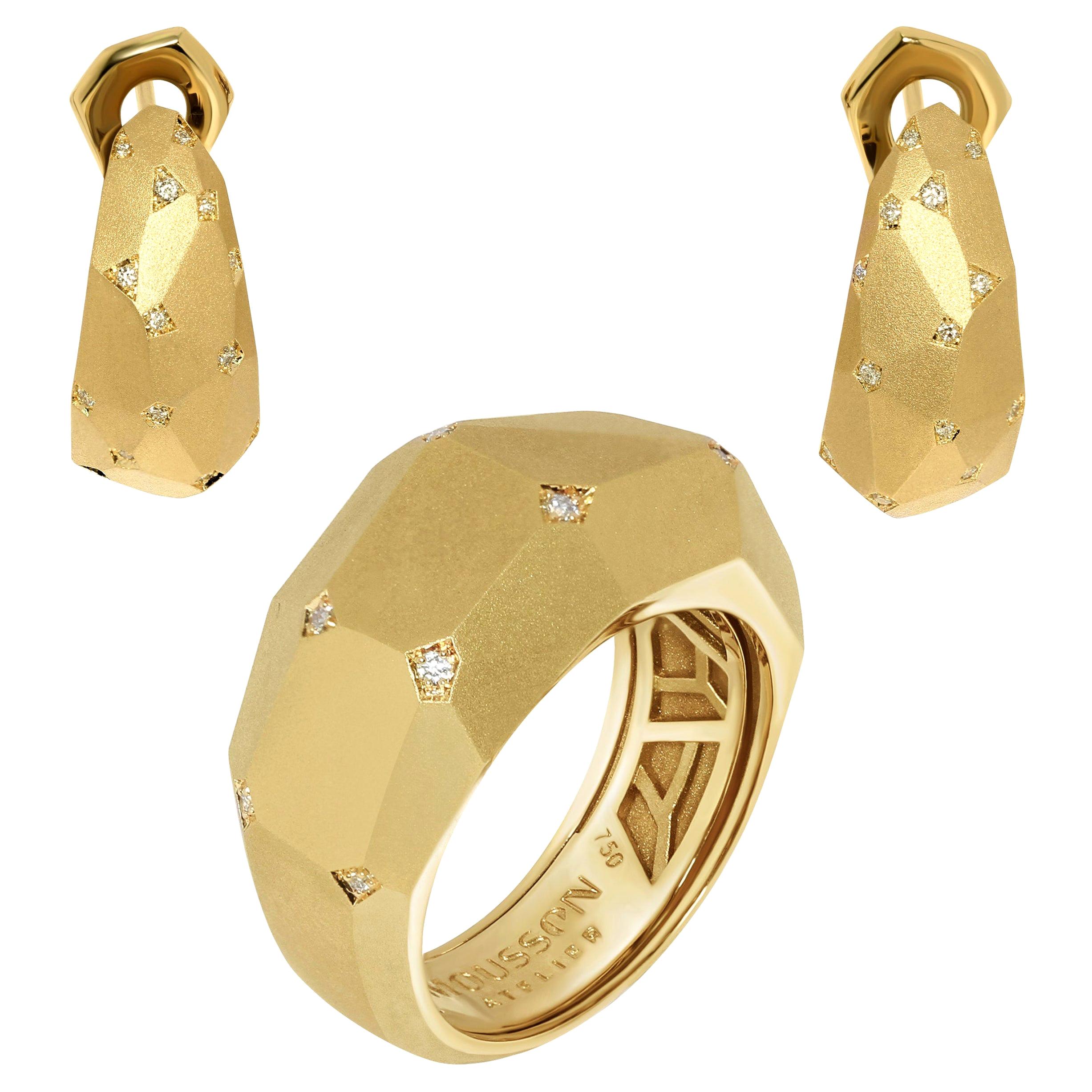 For Sale:  Diamonds 18 Karat Yellow Matte Gold Geometry Small Suite