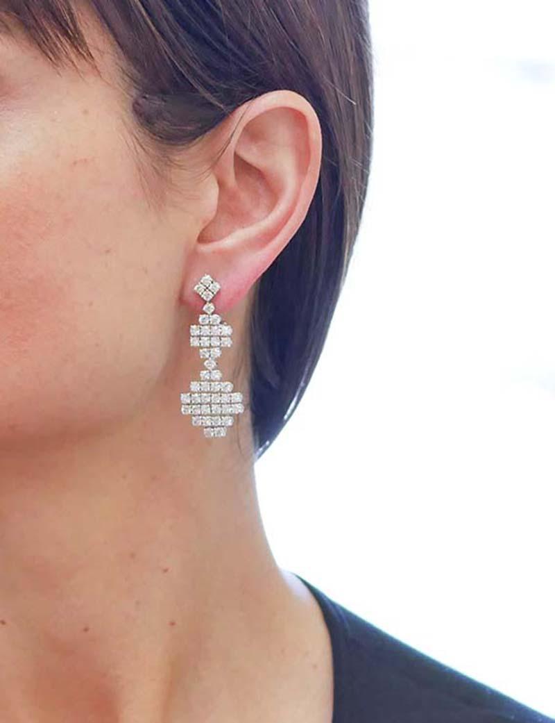 Diamanti, orecchini moderni in oro bianco 18 carati In condizioni Nuovo in vendita a Marcianise, Marcianise (CE)