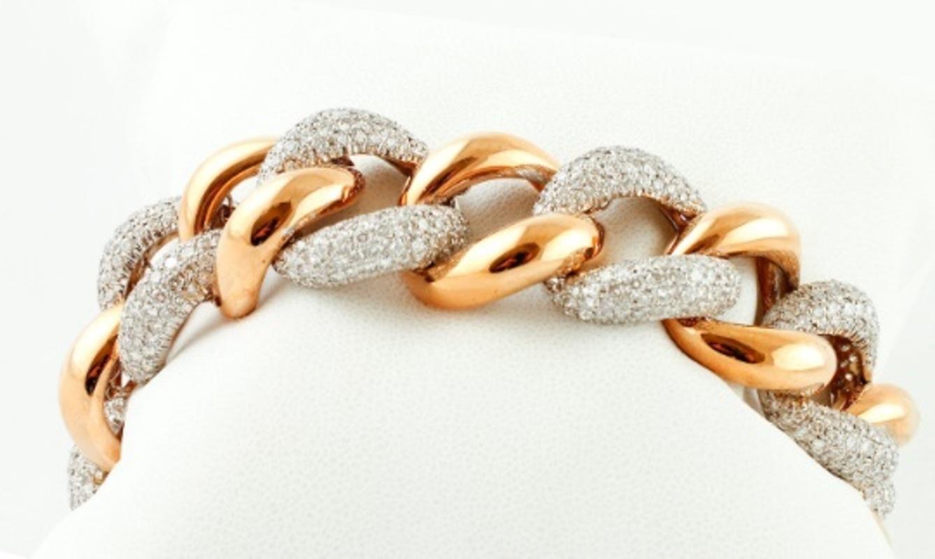 SHIPPING POLICY: 
No additional costs will be added to this order. 
Shipping costs will be totally covered by the seller (customs duties included).

Chain bracelet realized with sections of 18k rose gold and 18k white gold studded with diamonds.
The