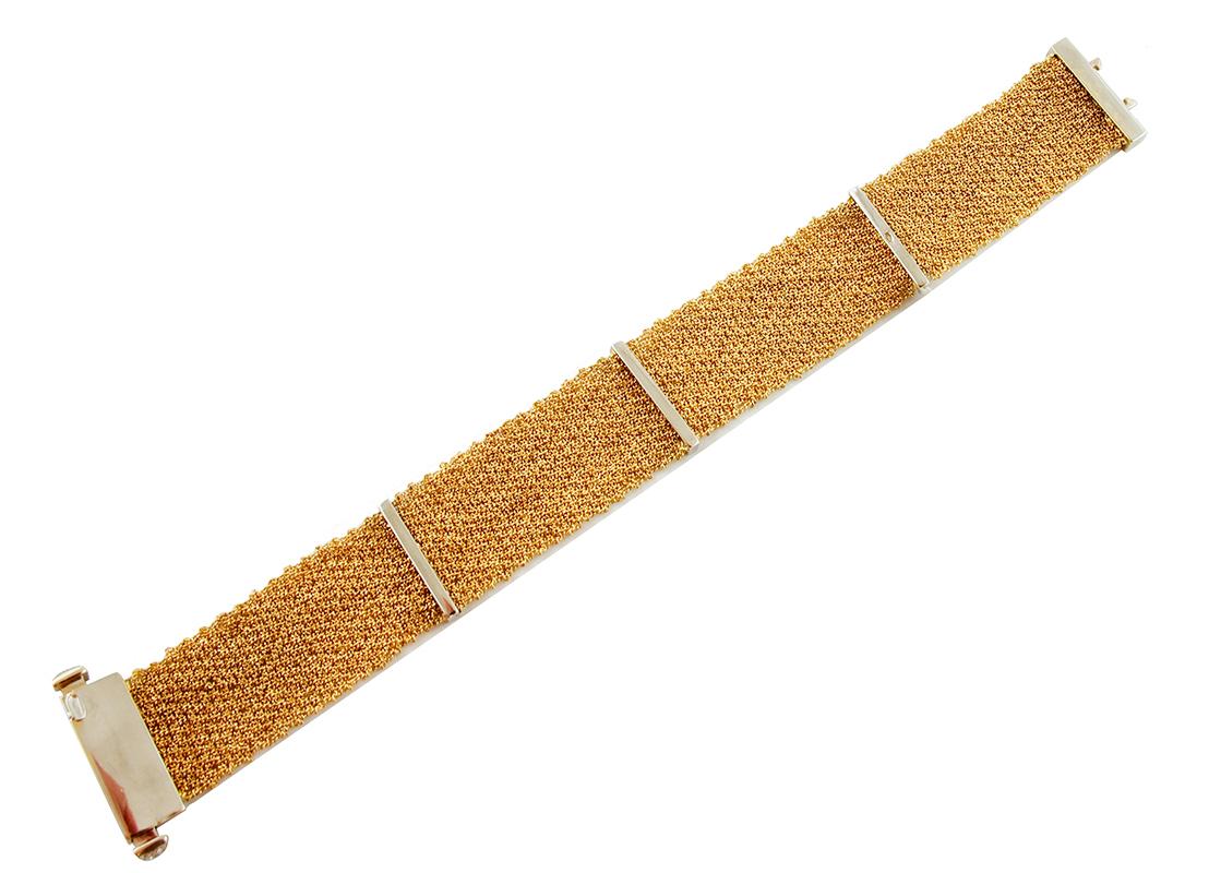 Bracelet realized with a 18k yellow gold net , and details in white gold studded with diamonds.
Diamonds 0.02ct, round cut, F color, VS clarity
total weight 33.5g
length 18.5cm
RF    G      GCOAO
RK.AGRUO88

For any inquiries,please contact the