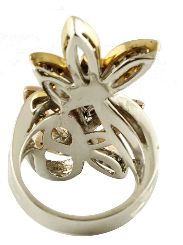 Diamonds, 18 Karat White and Yellow Gold Flower Ring For Sale at 1stDibs
