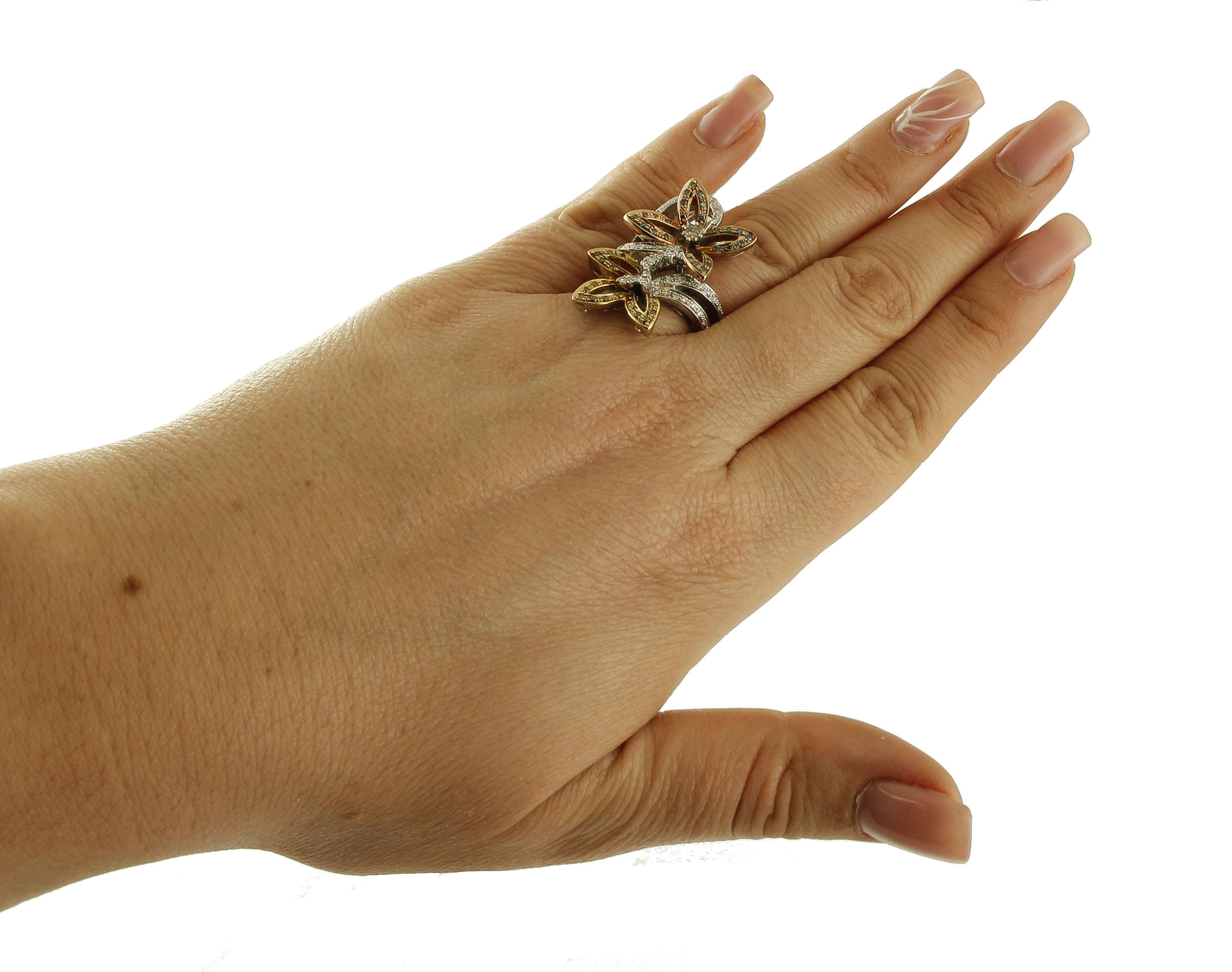 Diamonds, 18 Karat White and Yellow Gold Flower Ring For Sale 1