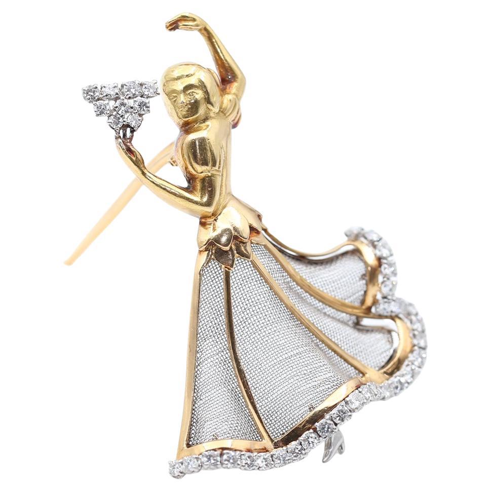 Broche danseuse flamenco en or jaune 18K sertie de diamants. Créée en 1940. 

Cette broche en diamant vintage, fine et impressionnante, a été réalisée en or jaune et blanc 18 carats. La broche a été modelée sous la forme d'une danseuse de flamenco