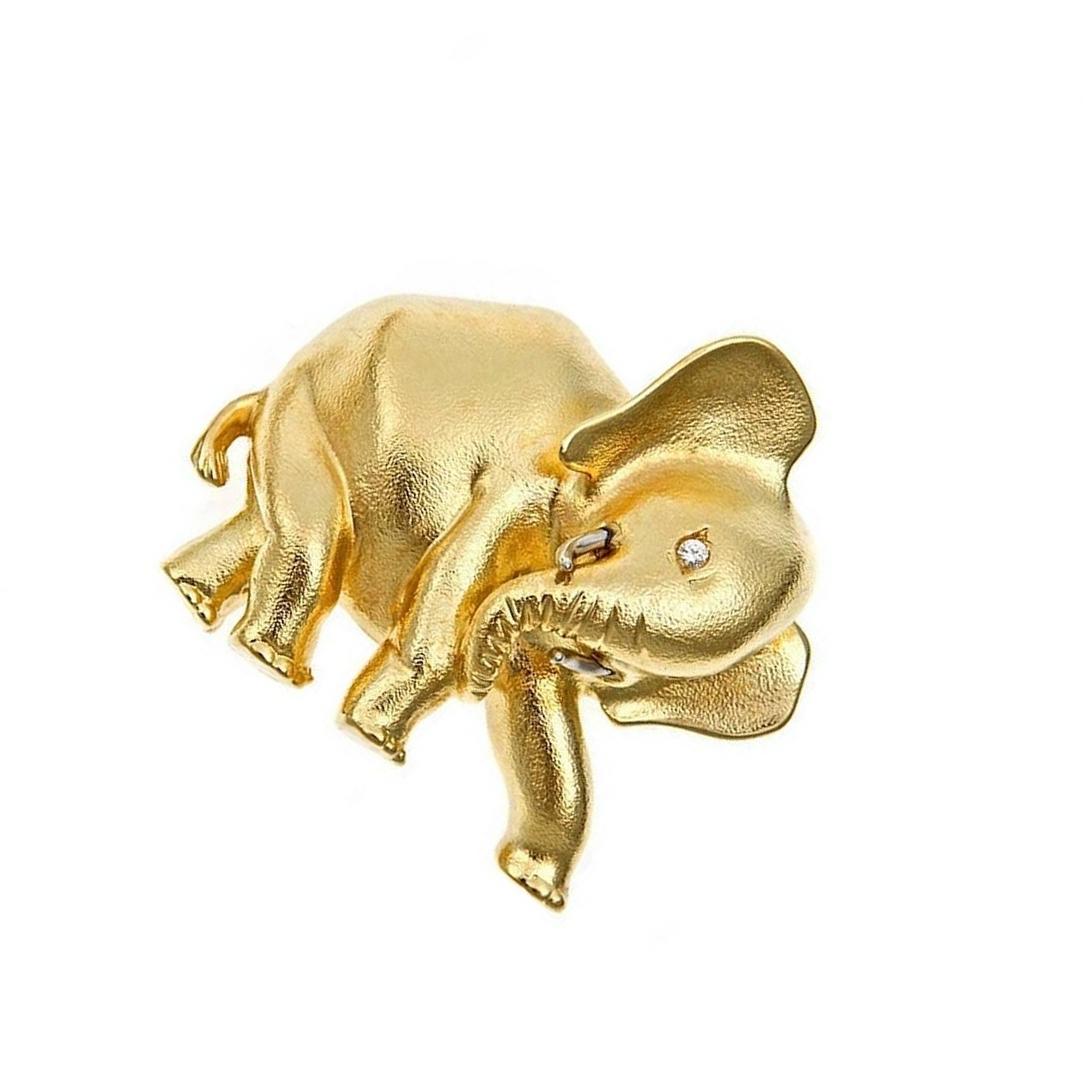 Contemporary Diamonds 18k Yellow Gold Platinum BABY ELEPHANT'S MOTHER Pin John Landrum Bryant For Sale