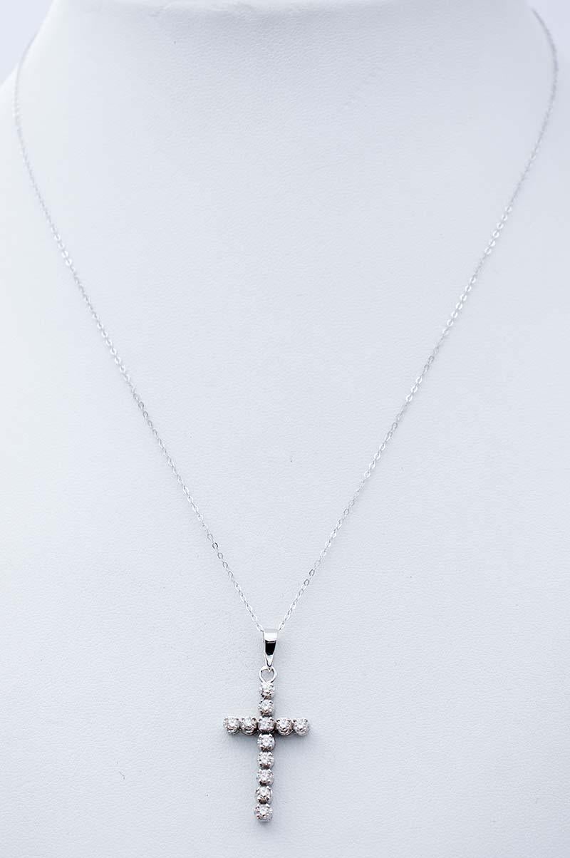 SHIPPING POLICY:
No additional costs will be added to this order.
Shipping costs will be totally covered by the seller (customs duties included).

Beautiful cross pendant necklace in 9 karat white gold structure mounted with diamonds.
The chain is