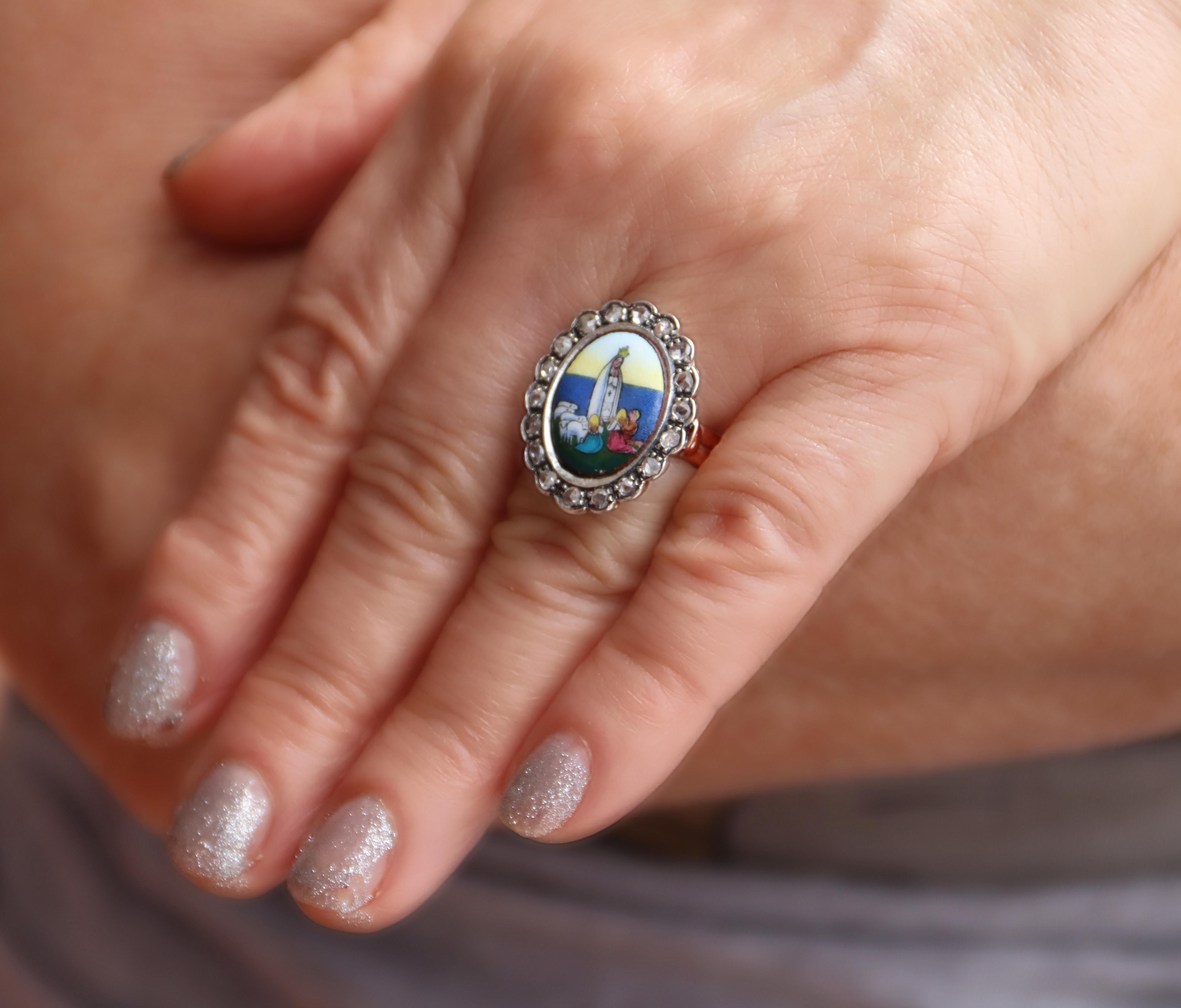 Diamonds 9 Karat Yellow Gold Cocktail Ring For Sale 2