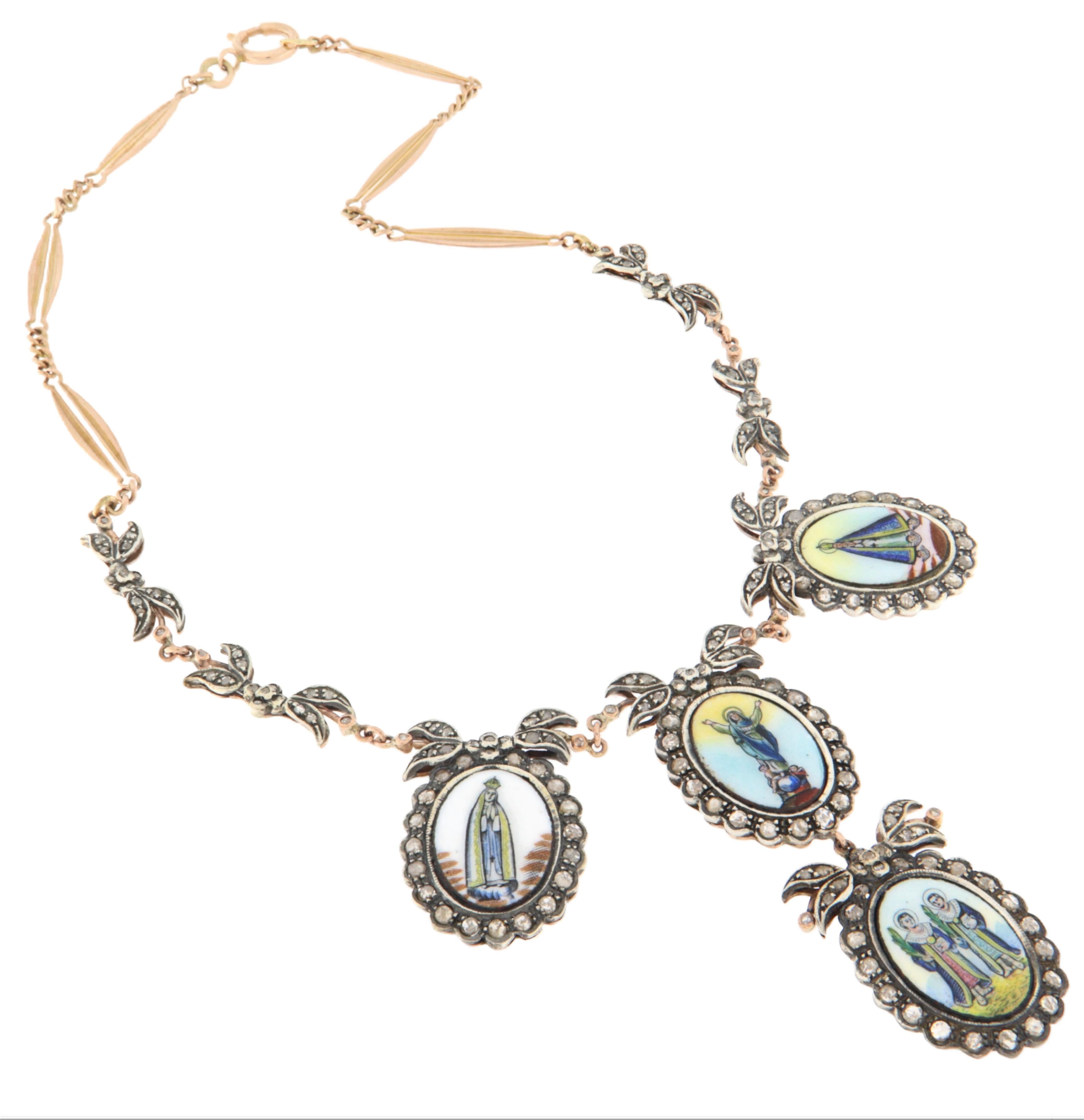 Artisan Collier pendentif sacré en or jaune 9 carats avec diamants en vente