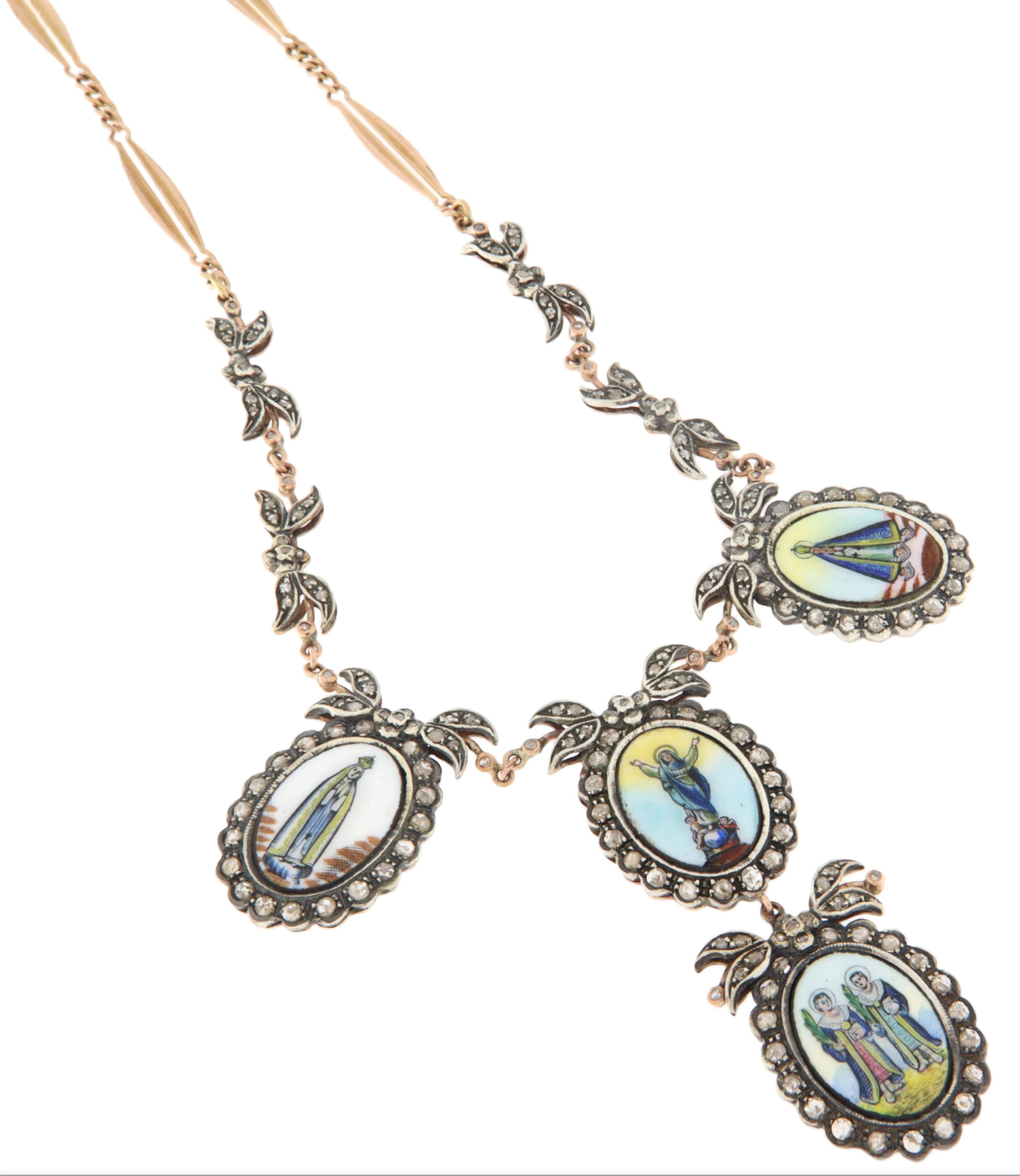 Taille rose Collier pendentif sacré en or jaune 9 carats avec diamants en vente