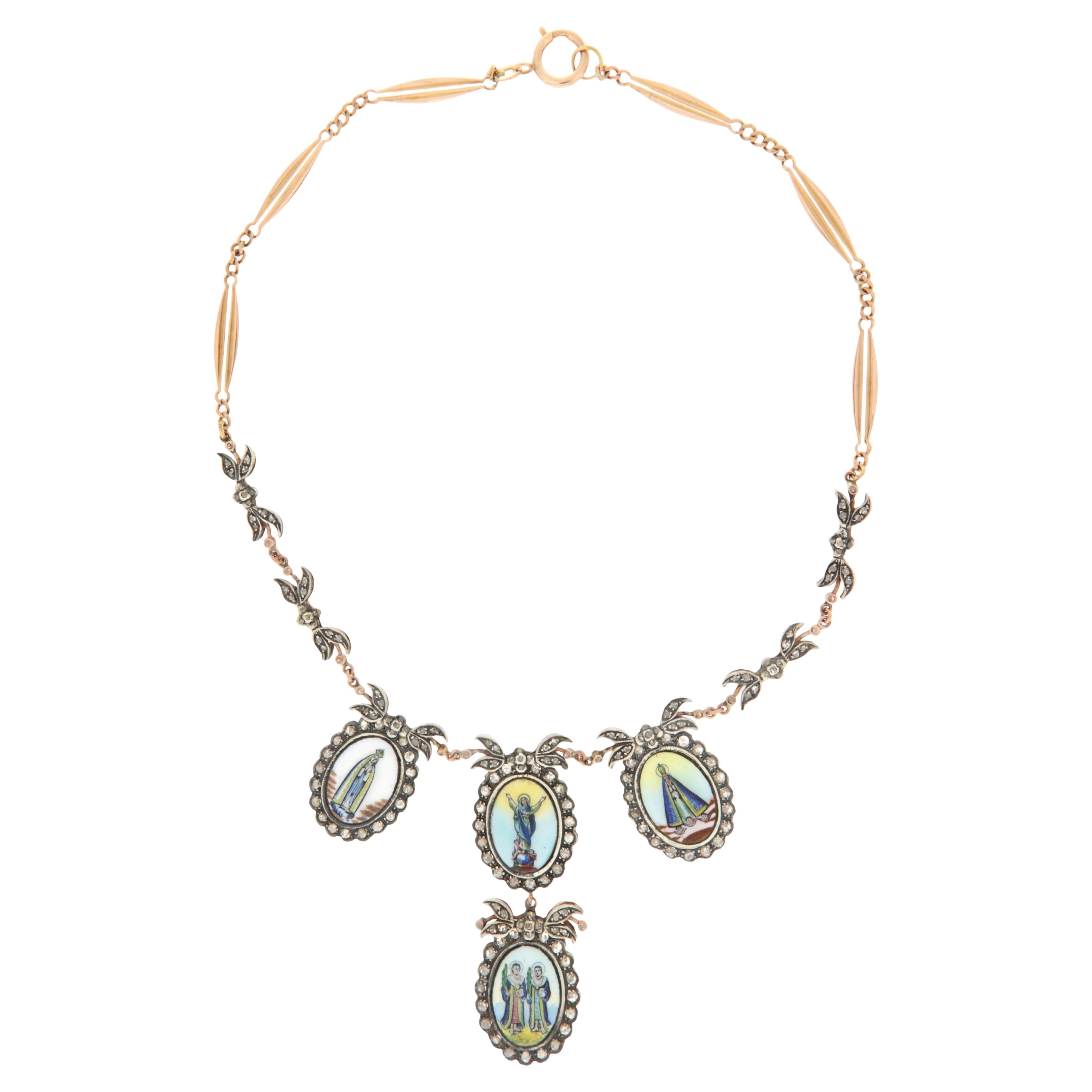 Collier pendentif sacré en or jaune 9 carats avec diamants en vente