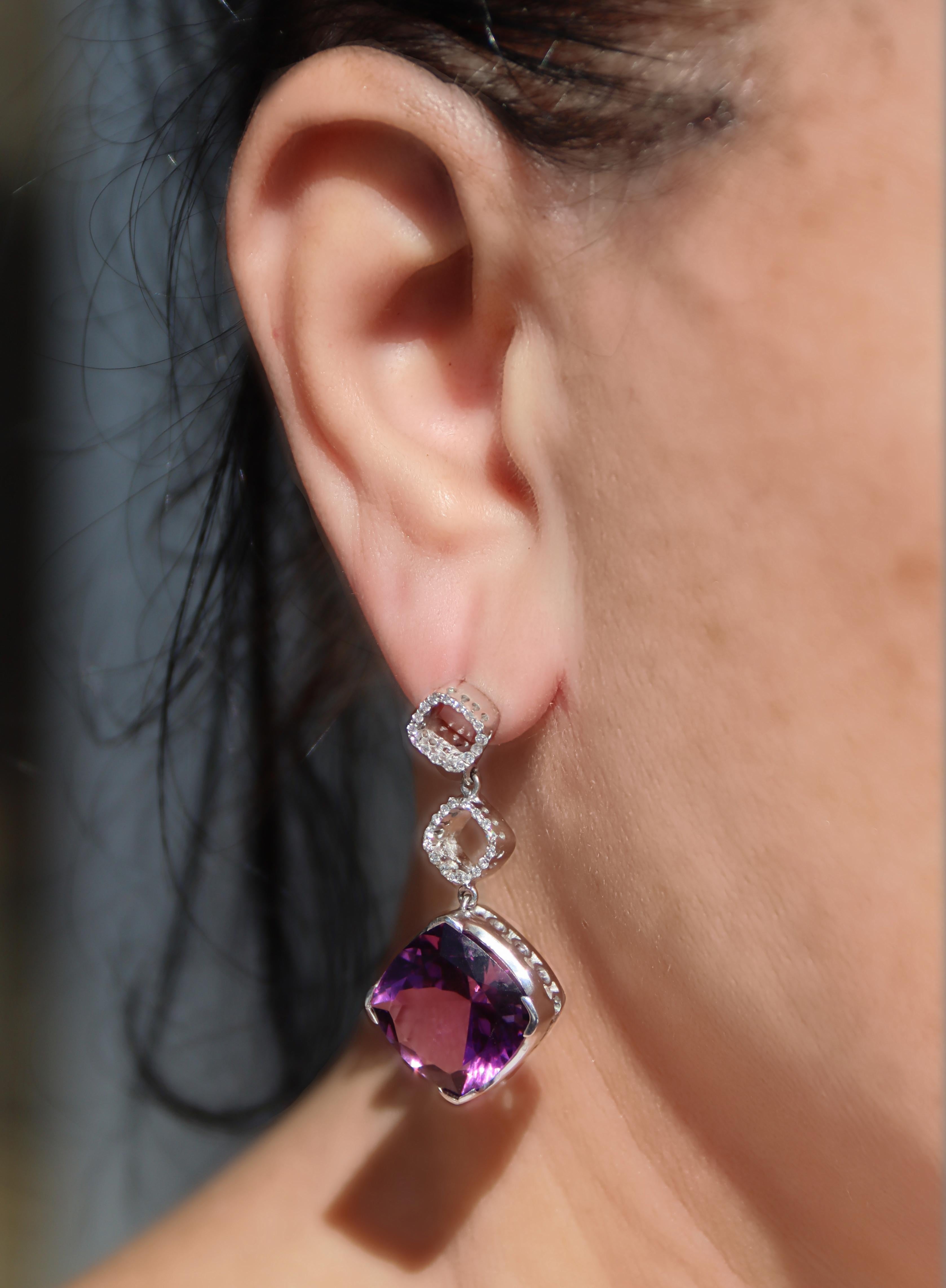 Boucles d'oreilles pendantes en or blanc 18 carats avec diamants et améthyste en vente 4