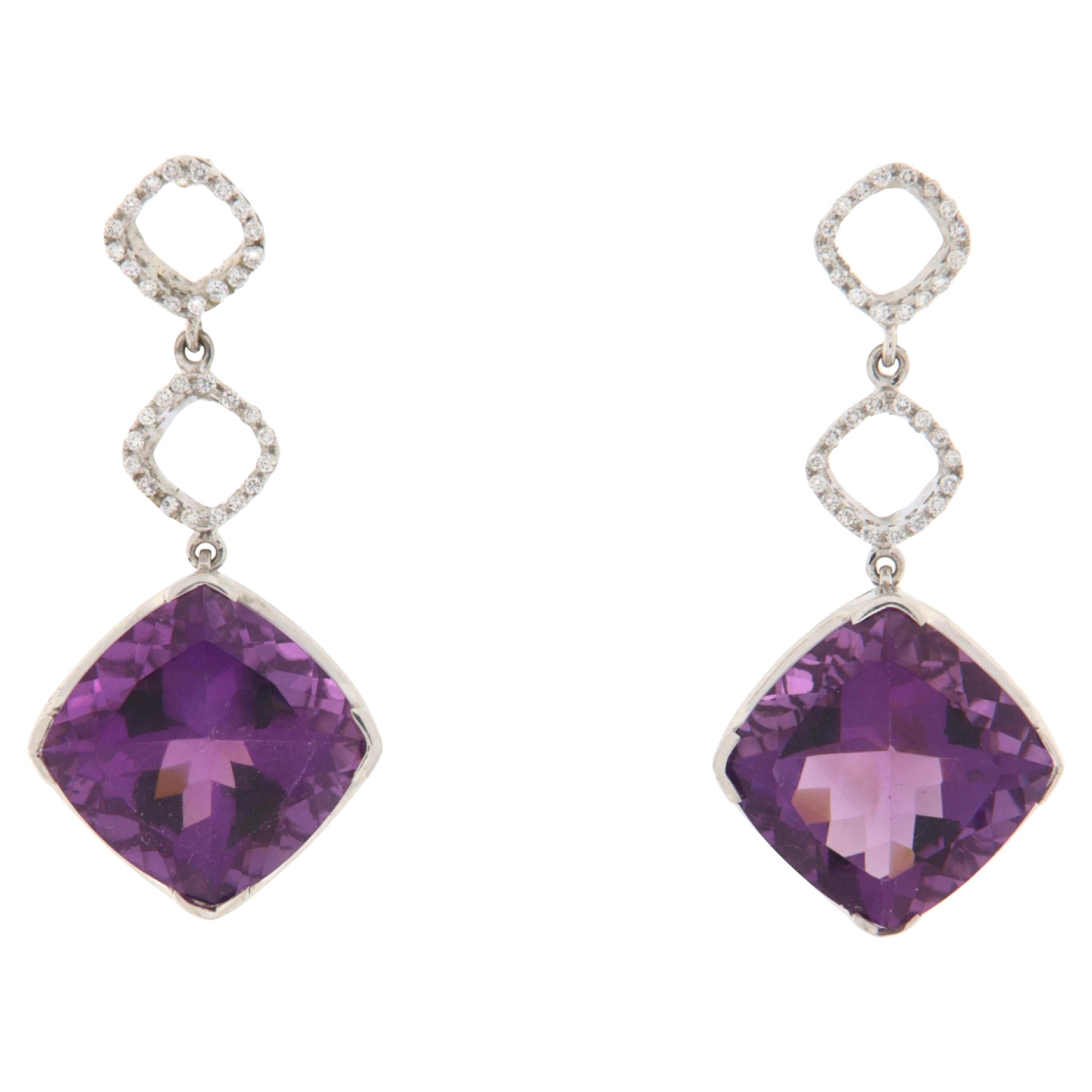 Boucles d'oreilles pendantes en or blanc 18 carats avec diamants et améthyste