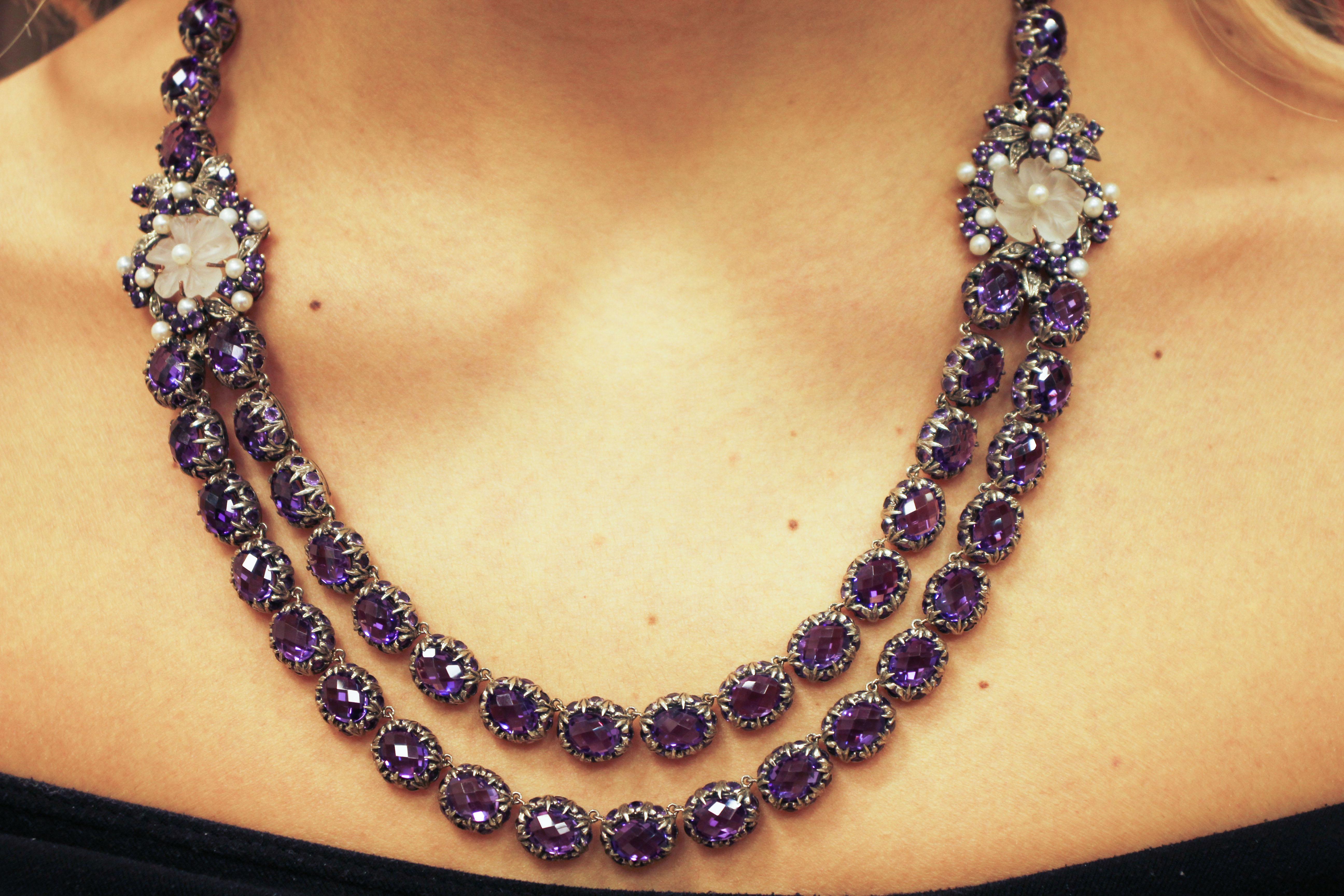 Halskette aus Roségold und Silber mit Diamanten, Amethysten und Bergkristall-Blumen und kleinen Perlen im Angebot 2