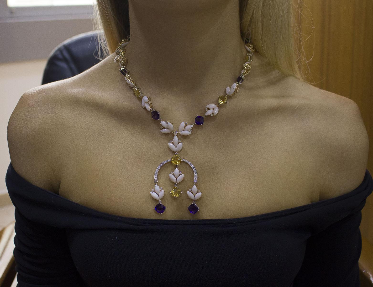 Collier à maillons en or blanc et rose avec diamants, améthystes, topazes et corail rose Bon état - En vente à Marcianise, Marcianise (CE)