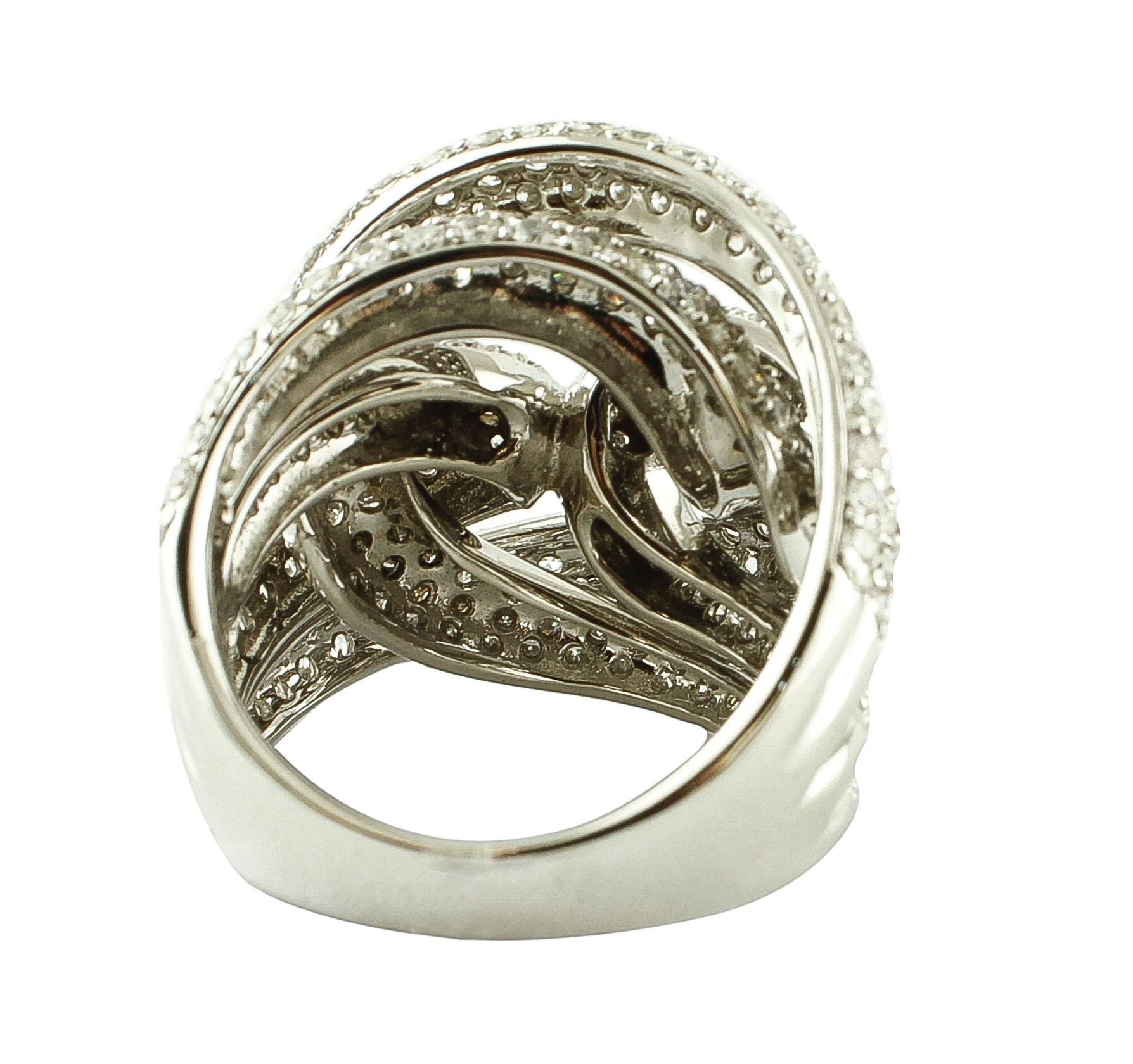 Modern Diamonds and 18 Karat White Gold Intertwined Bands Ring For Sale