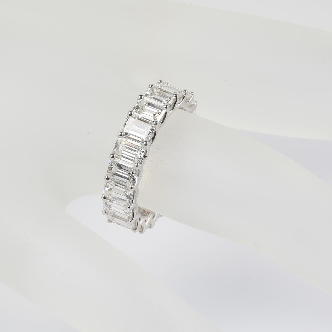 shared prong eternity band with a trellis design