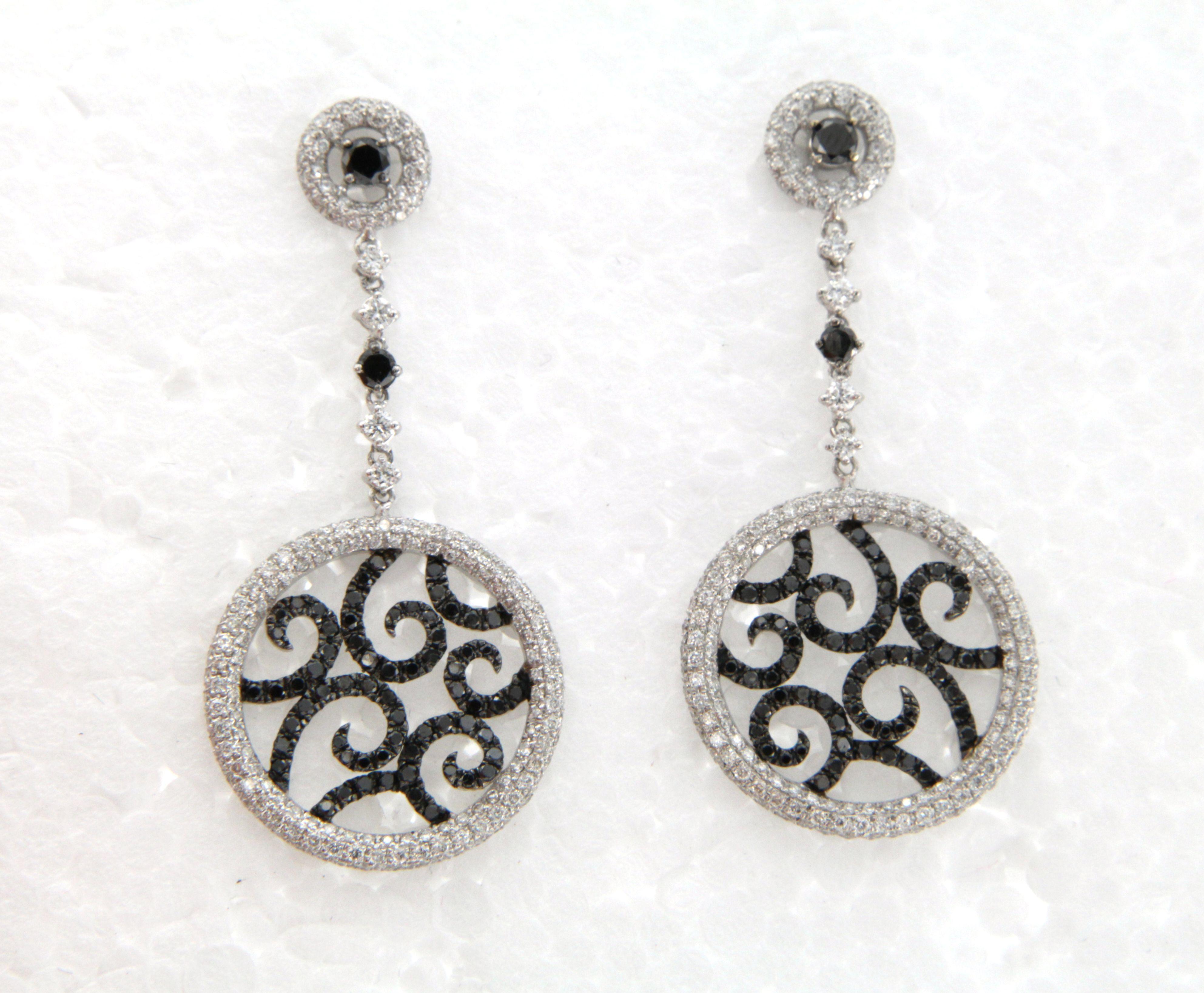 Round Cut Diamonds and Black Diamonds Dangle Earrings in 18 Karat White Gold For Sale