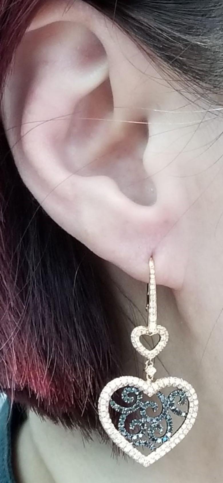 Introducing our stunning Art Deco 18k Rose Gold Heart Shape Dangle earrings, an exquisite piece that will add elegance and sophistication to any outfit. Crafted from the finest 18k rose gold, these earrings feature a heart shape design with a