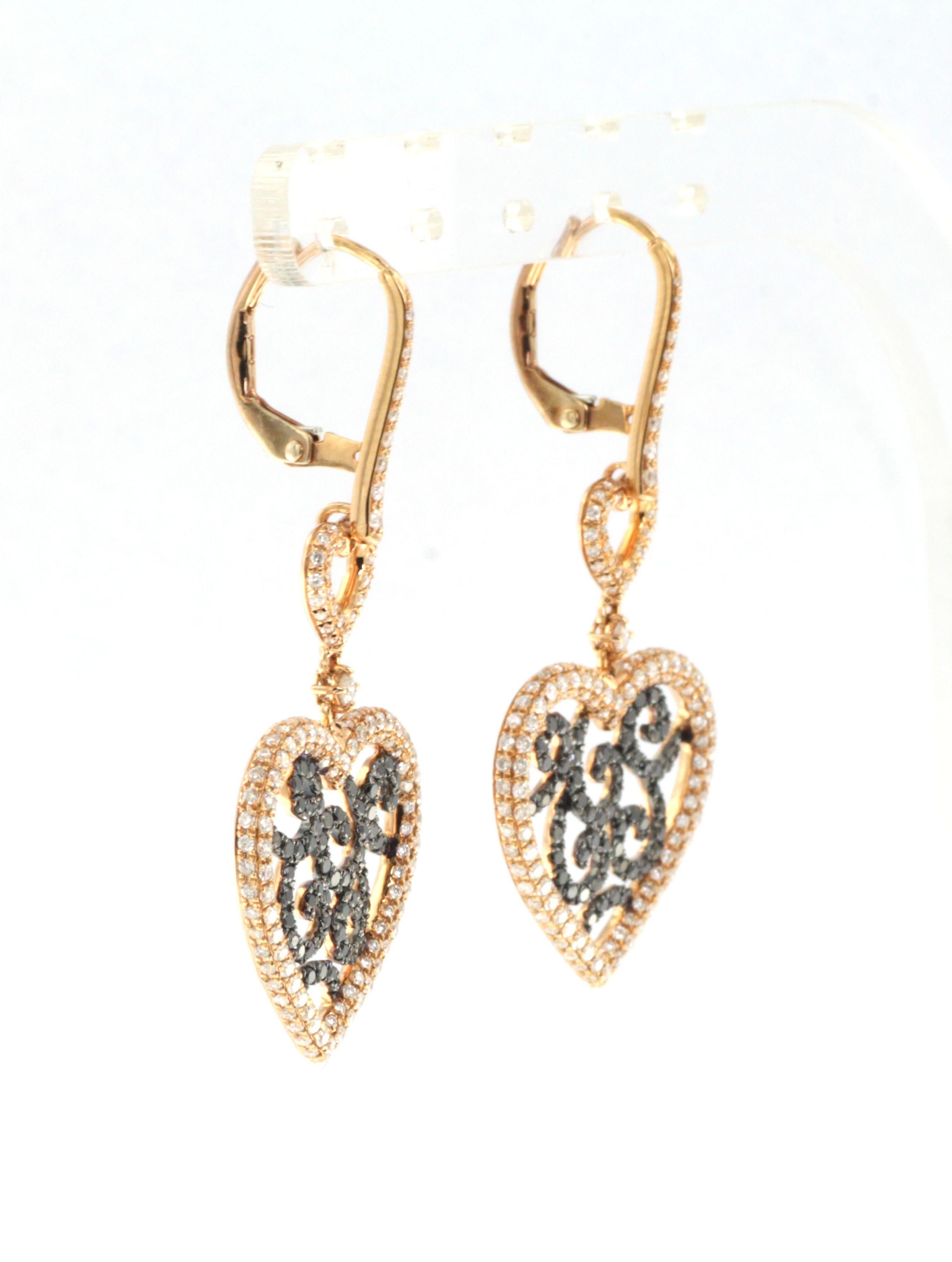 Brilliant Cut Art Deco White and Black Diamonds Heart Shape Dangle Earrings in 18k Rose Gold For Sale