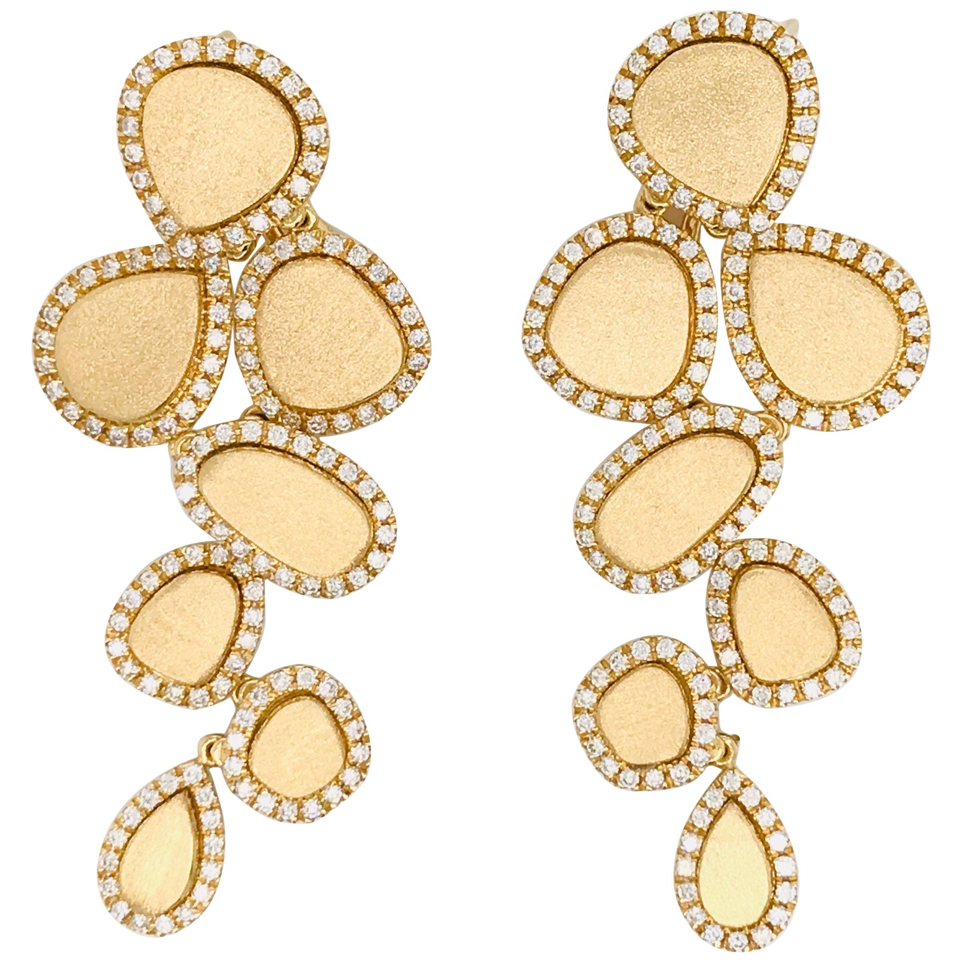 Diamonds and Brushed Yellow Gold 18 Karat Articulated Chandelier Earrings