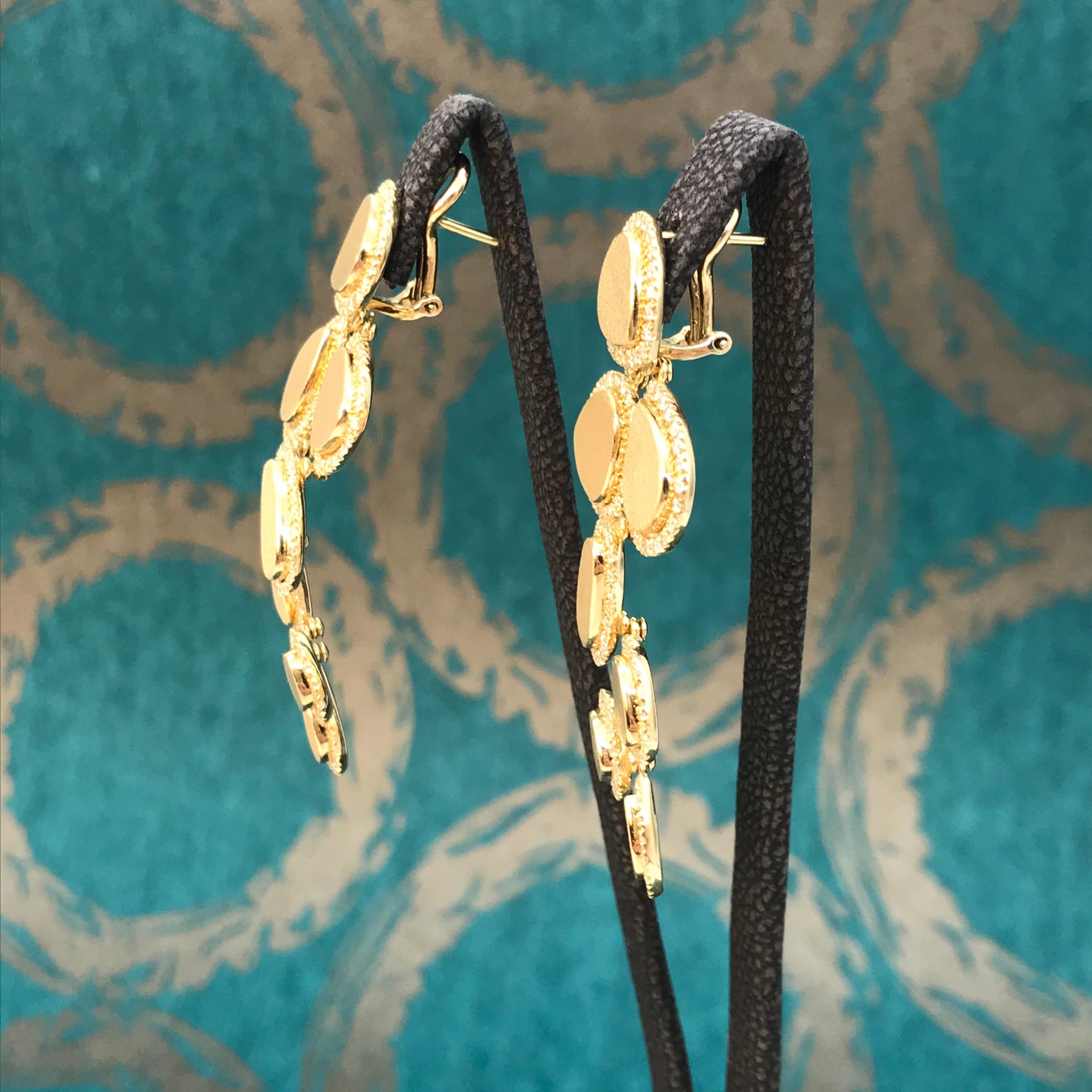 Women's Diamonds and Brushed Yellow Gold 18 Karat Articulated Chandelier Earrings