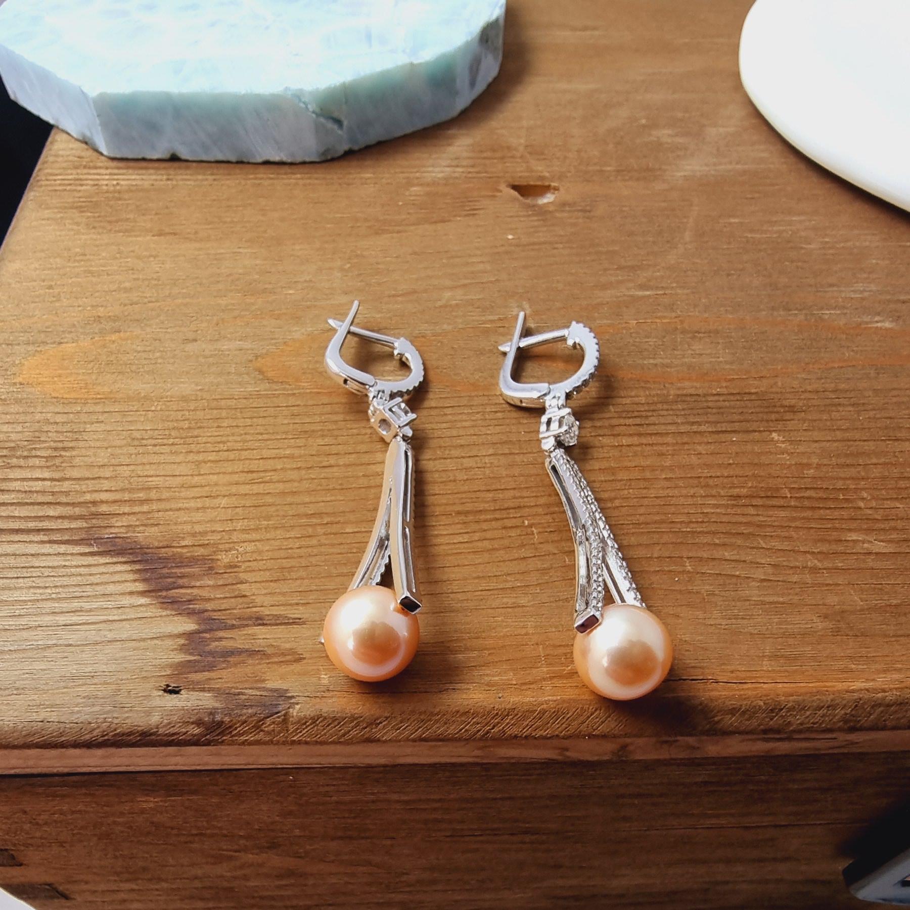 Diamonds and Cultured Pearl Earrings in 14k White Gold In New Condition In ประเวศ, TH