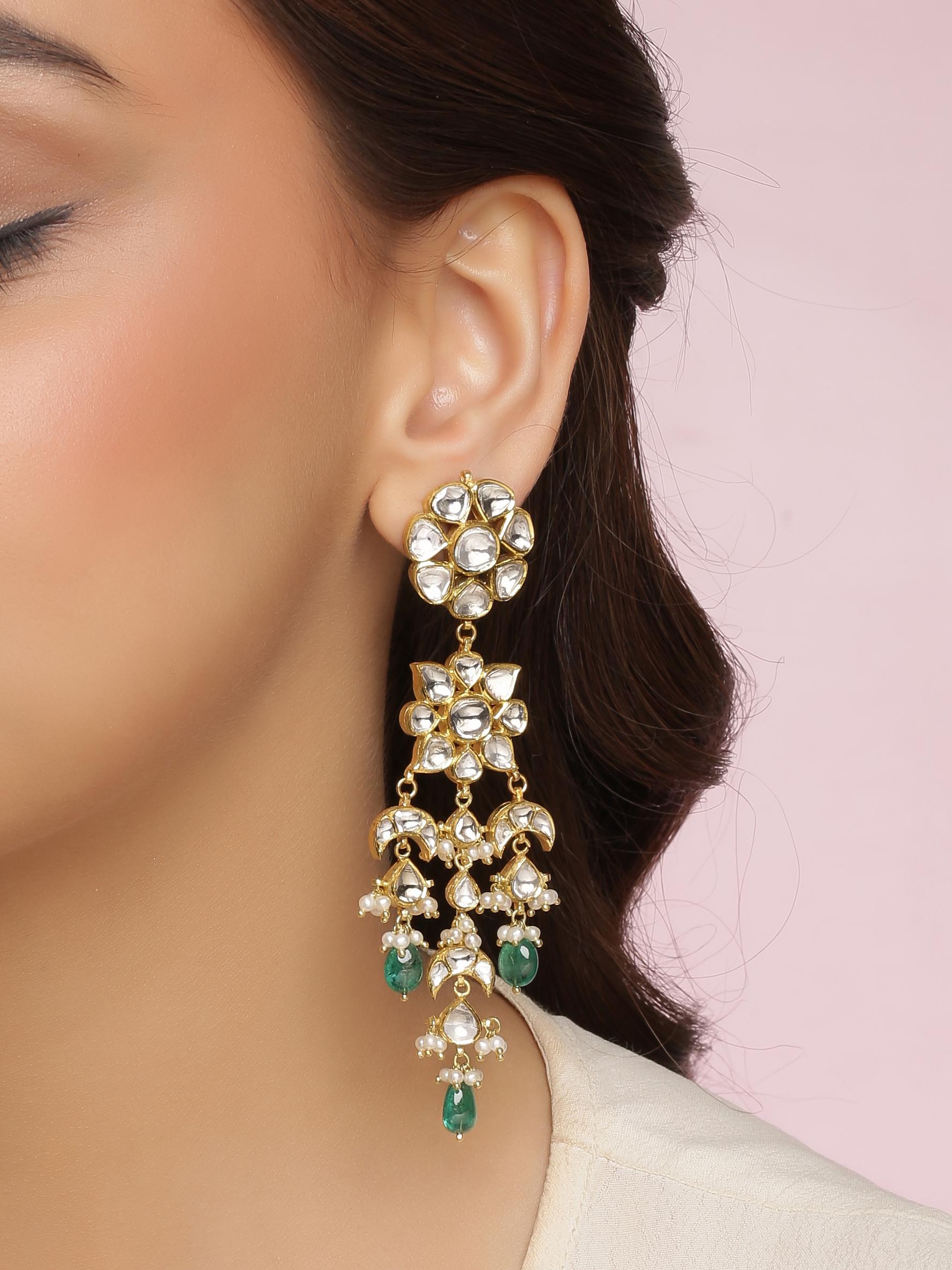 Diamonds and Emerald Chandelier Earring Handcrafted in 18K Gold with Fine Enamel In New Condition For Sale In Jaipur, IN