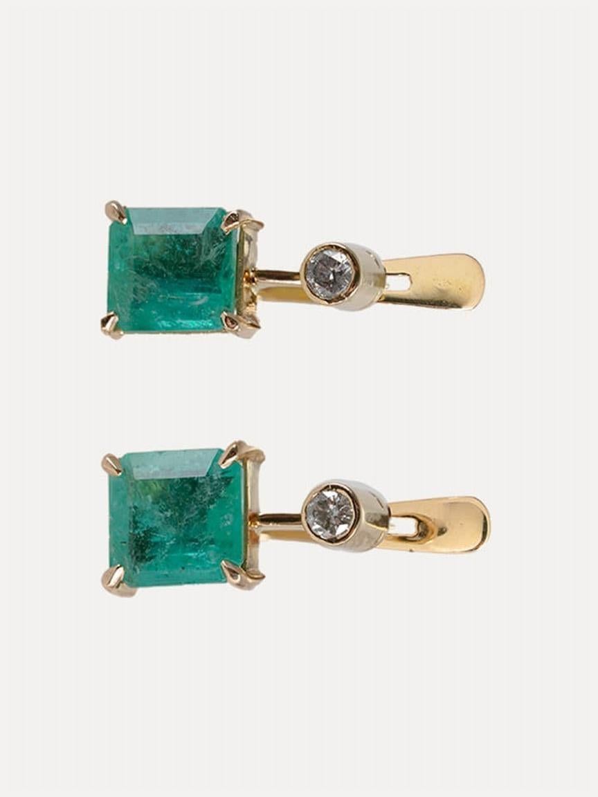 19.2kt – 800‰ yellow gold earrings with 2 diamonds cut brilliant about 0.40ct in total and 2 rectangular-shaped emeralds about 2.8ct. Spike and rim system.