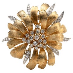 Broche Belle Epoque con Diamantes y Flor de Oro