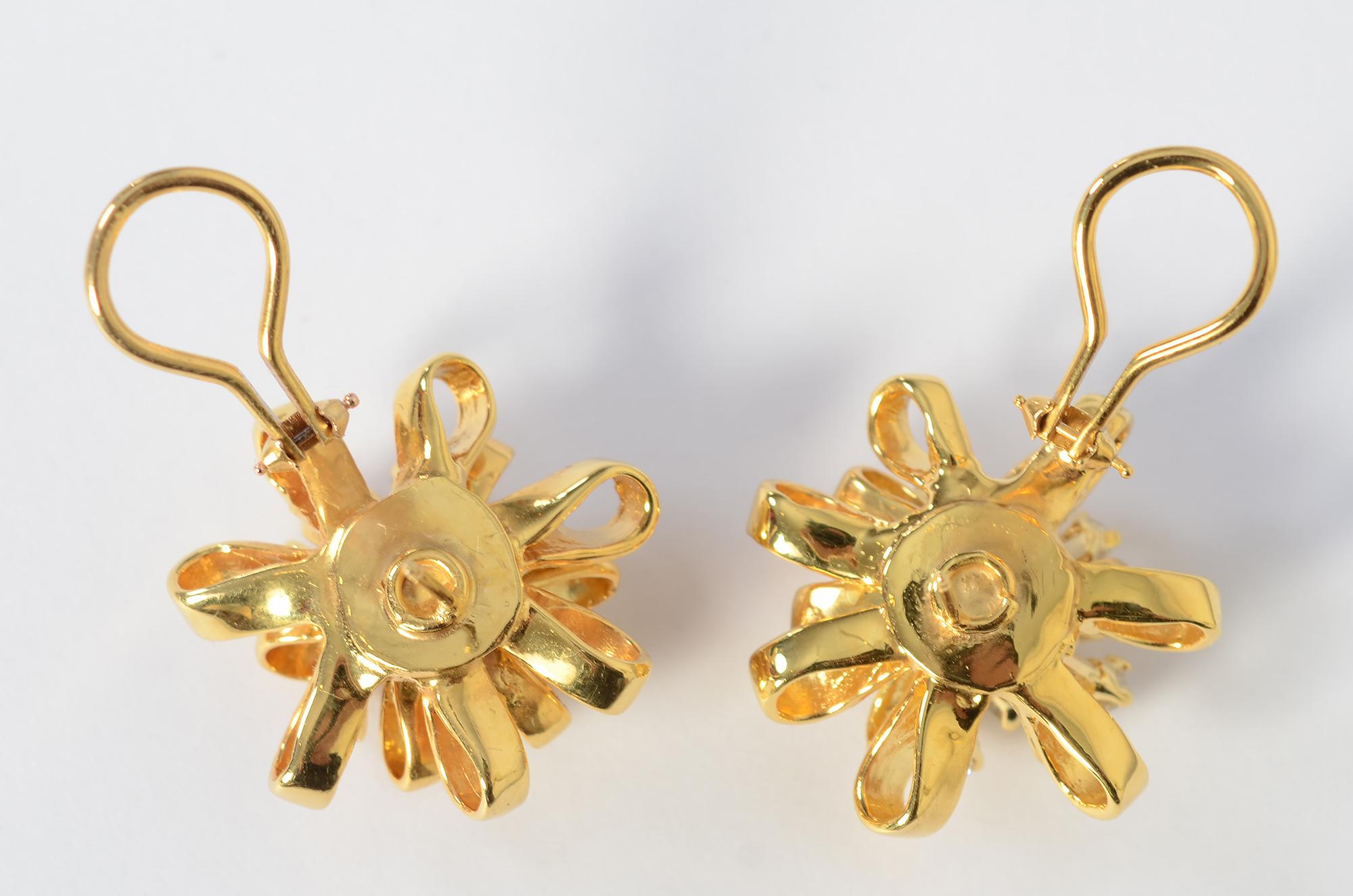 Ohrringe mit Diamanten und Goldband im Zustand „Hervorragend“ im Angebot in Darnestown, MD
