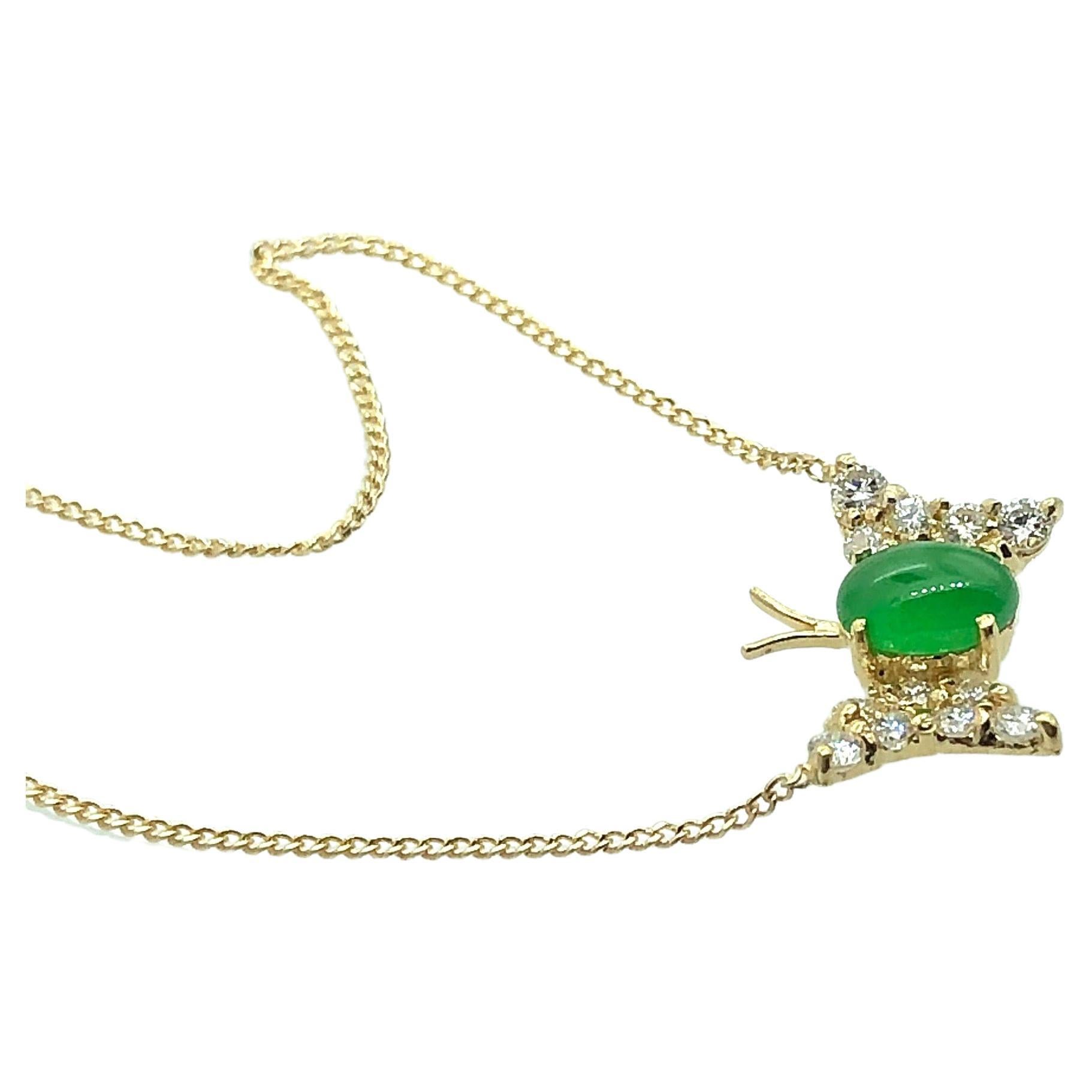 Pendentif papillon en diamants et jade sur chaîne fine à boucle en vente
