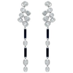 Diamonds and onyx 18k white gold hanging earrings