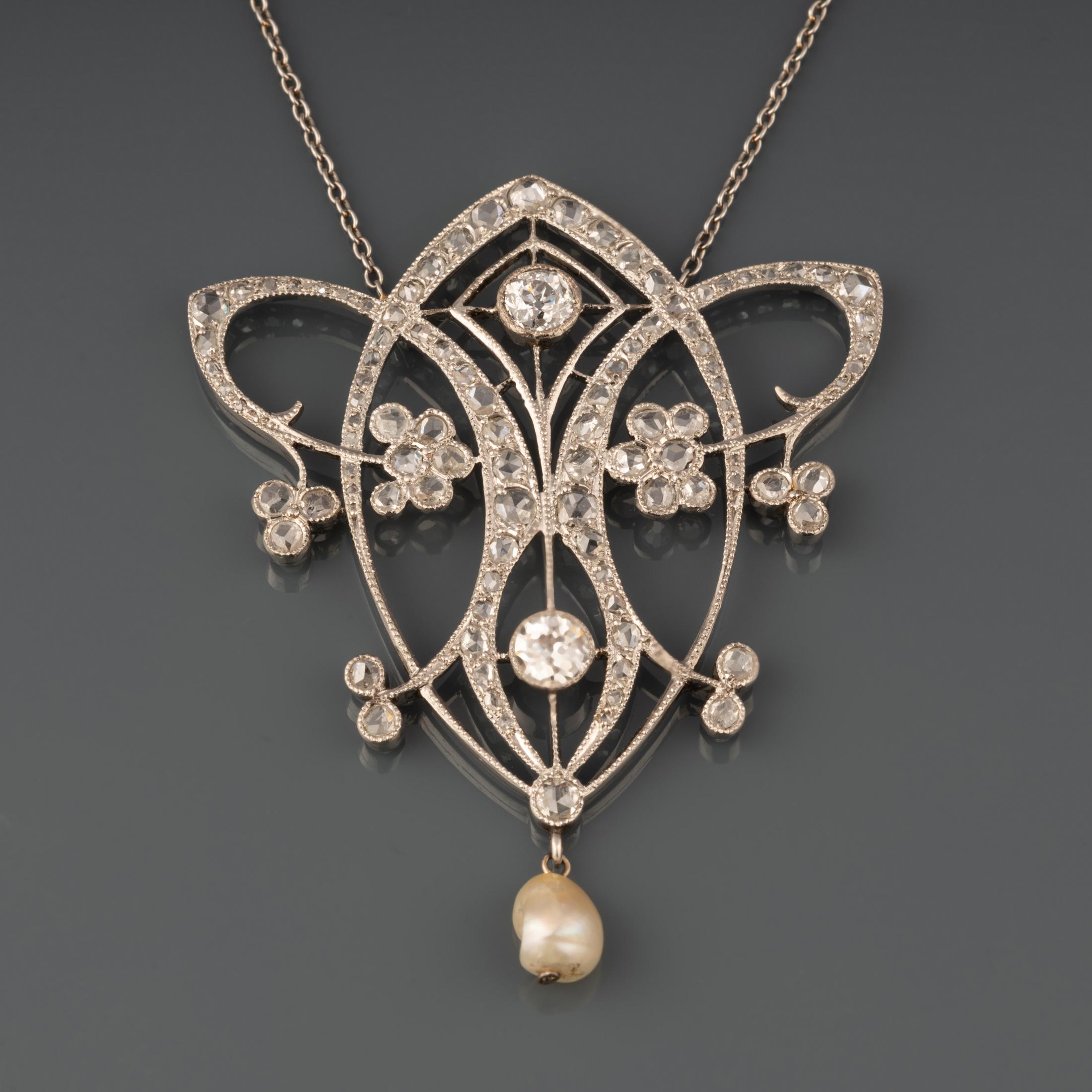 A very beautiful antique pendant necklace, made circa 1900.

Made in platinum and set with Old European cut and rose cut diamonds.

The bigger diamonds weights 0.40 carats each approximately.

The necklace length is 42 cm.

The pearl is probably a