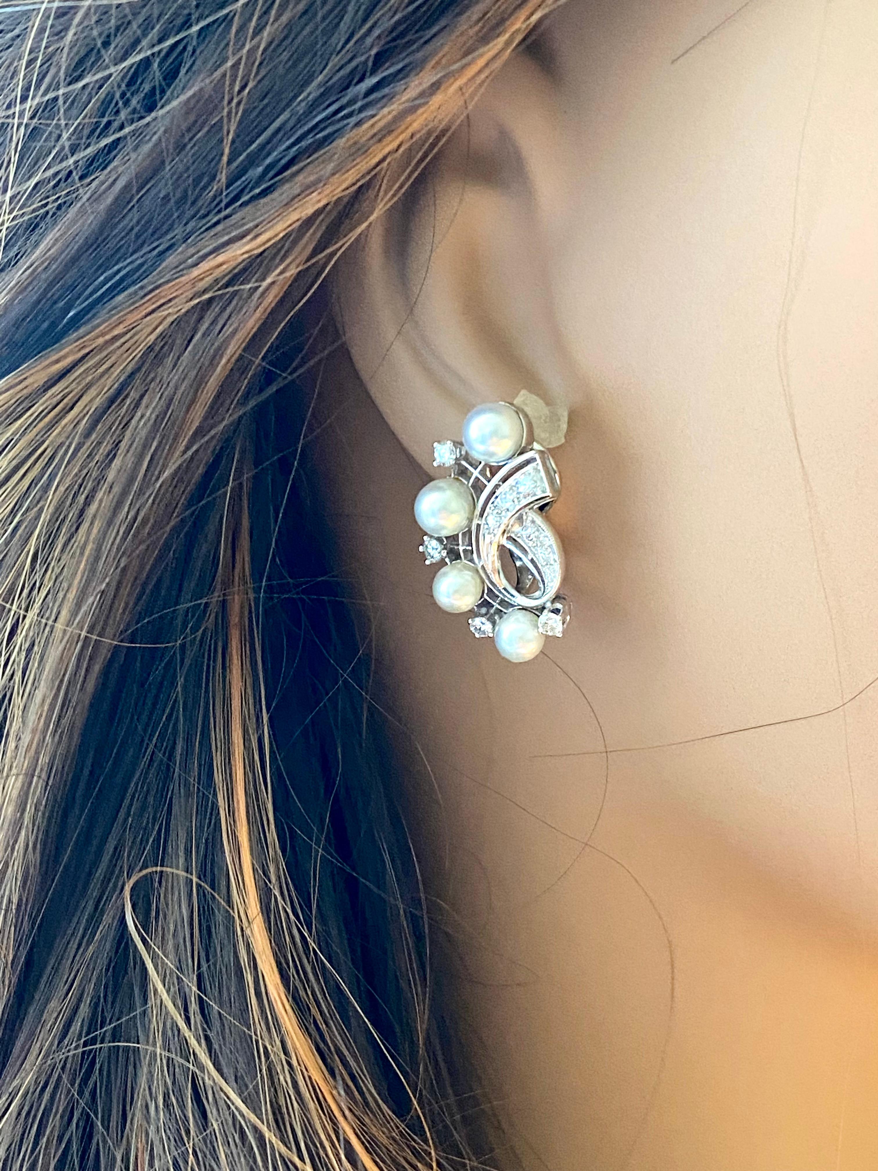 Ein-Zinch-Ohrringe aus Weißgold mit Diamanten und 0,75 Karat Perlen (Romantik) im Angebot