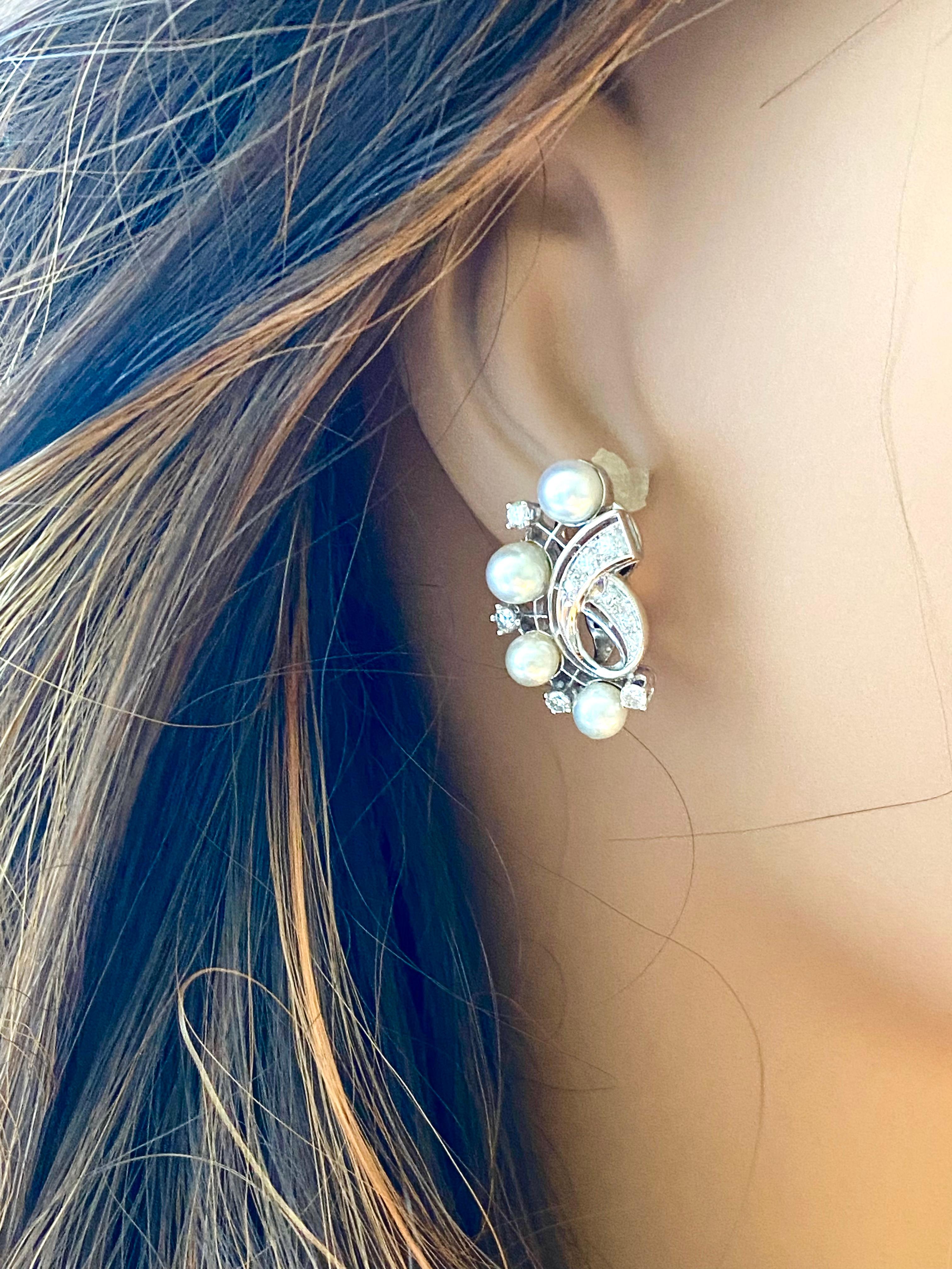 Ein-Zinch-Ohrringe aus Weißgold mit Diamanten und 0,75 Karat Perlen für Damen oder Herren im Angebot